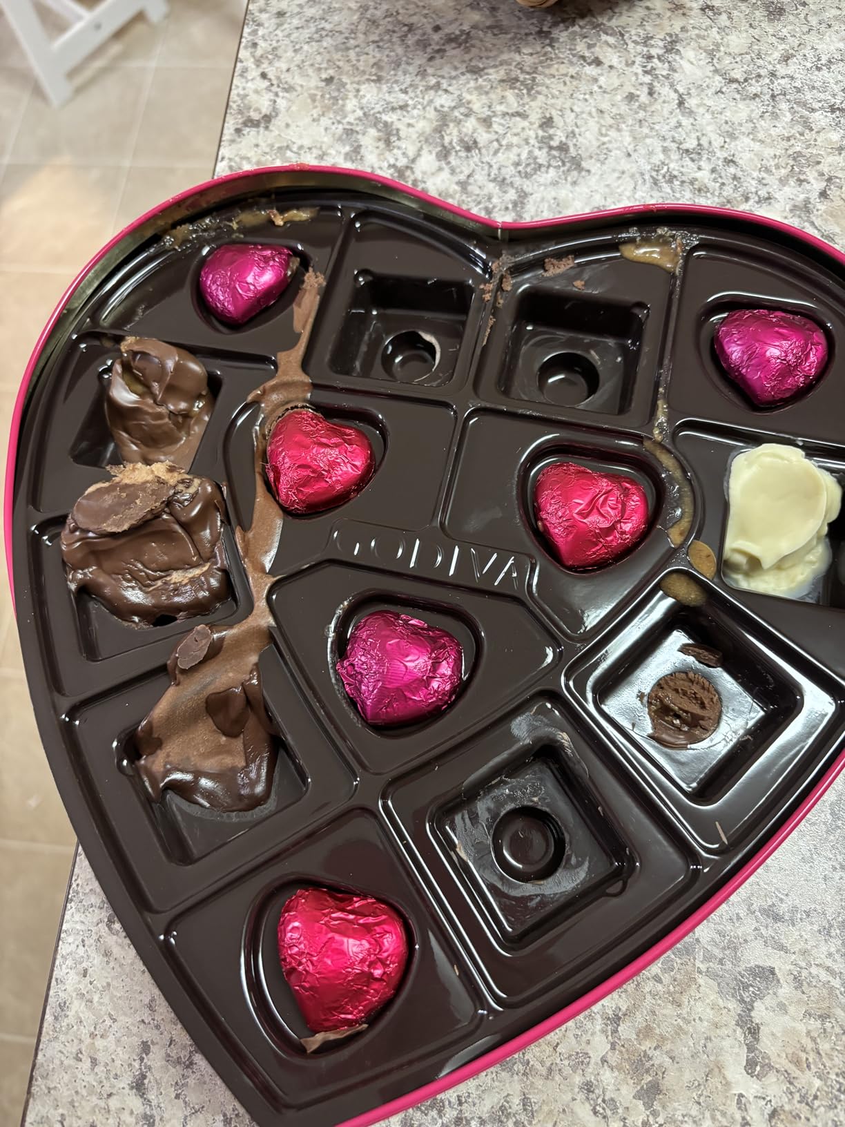Godiva Goldmark Heart Chocolate Box, Assorted Milk, White and Dark Chocolates, Elegant Valentine's Day Gift Tin, 14 Pc Customer Review Godiva Goldmark Heart Chocolate Box, Assorted Milk, White and Dark Chocolates, Elegant Valentine's Day Gift Tin, 14 Pc - Customer Photo 1