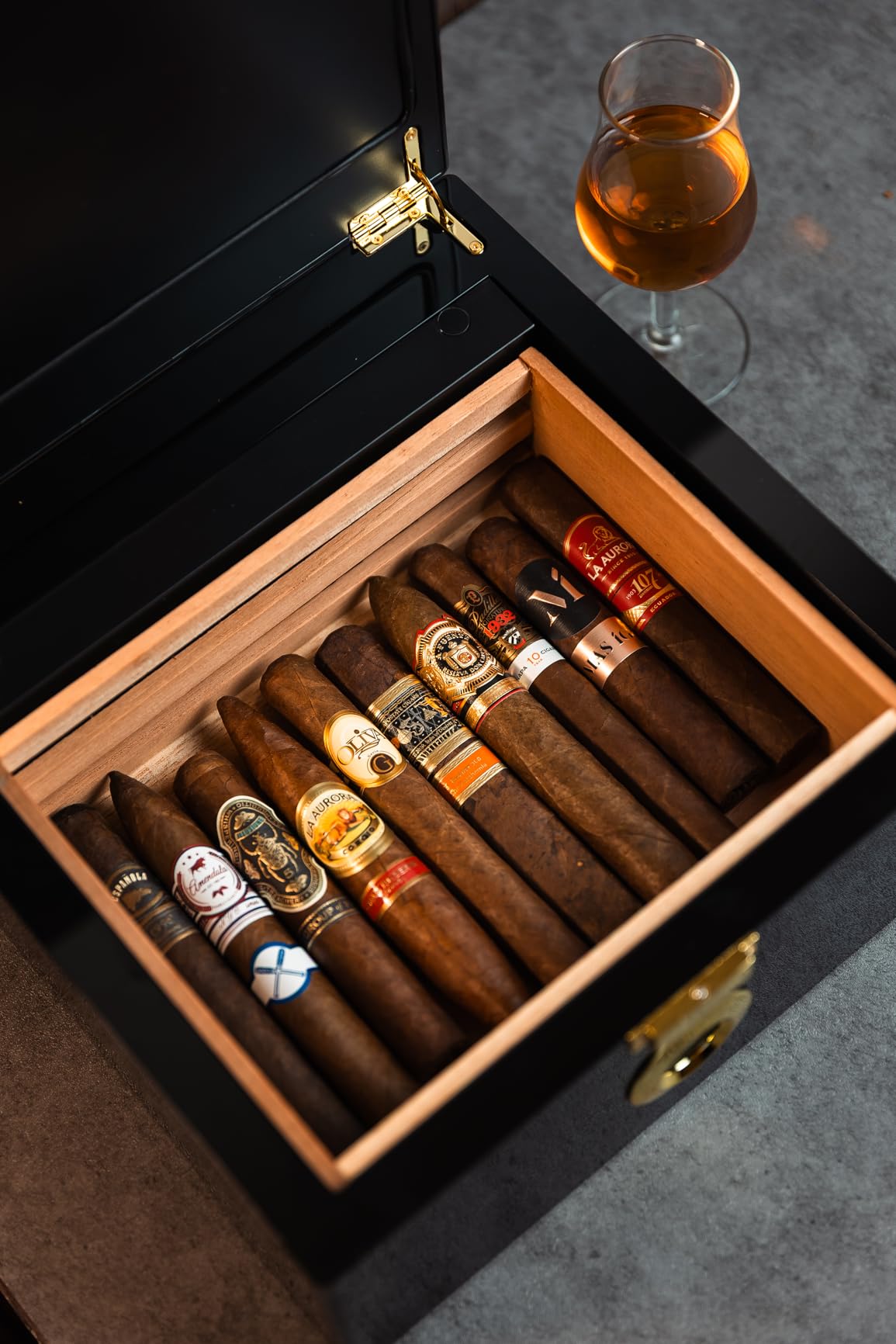 KingChii Electric Temperature Control Cigar Humidor Box (64°F-74°F), Bulid-in Fan for 360° Air Circulation,With Spanish Cedar Wood & Thermometer, Type C & Plug Cable, Gifts for Men (20-30 Cigars) customer photo 2
