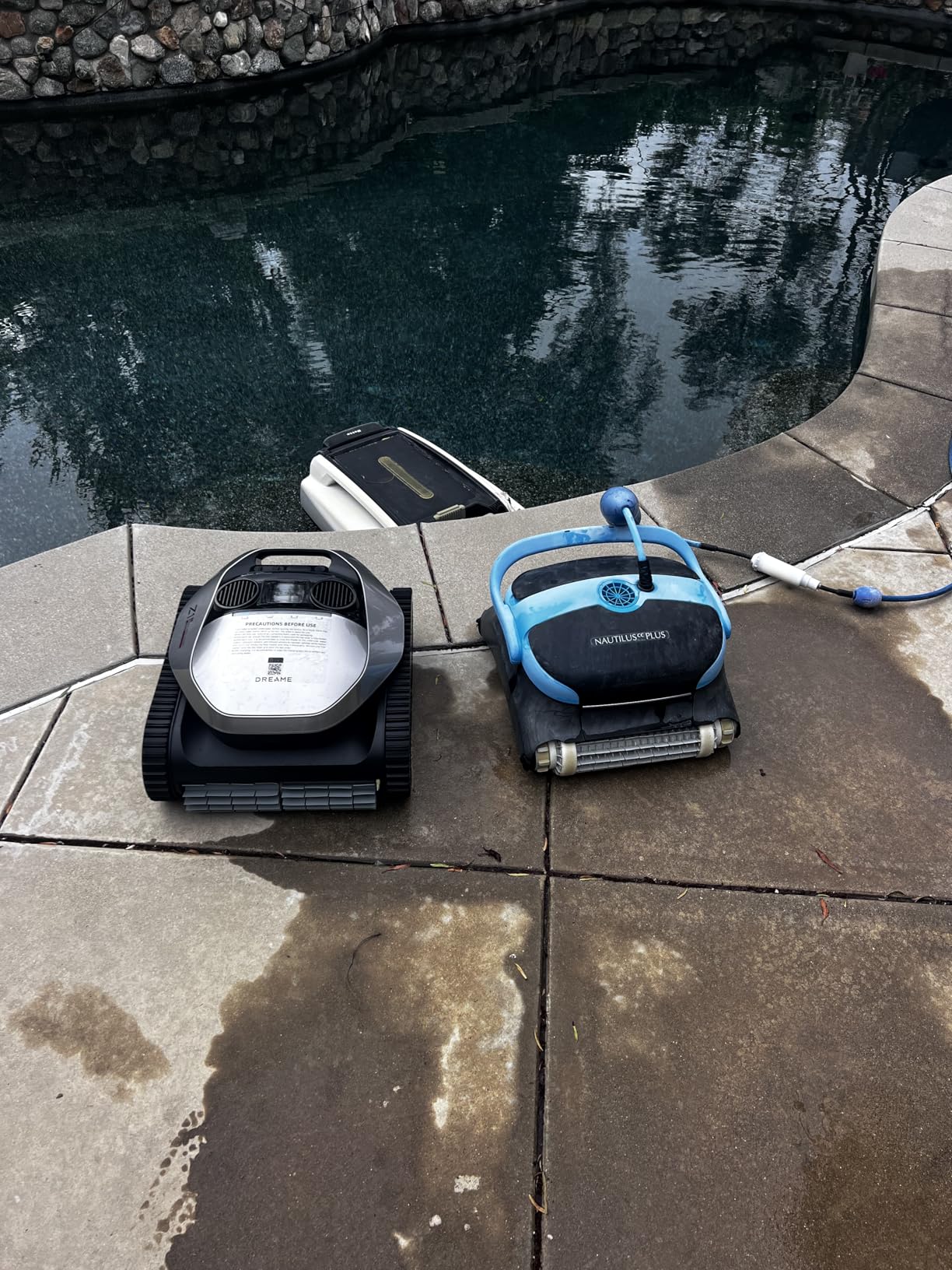 DREAME Z1 Pro Cordless Robotic Pool Cleaner, LiFi Remote Control, 8000 GPH Suction, Waterline Horizontal Cleaning, Auto-Retrieval, Automatic Pool Vacuum for Above & In-Ground Pools, Upgraded Version customer photo 1