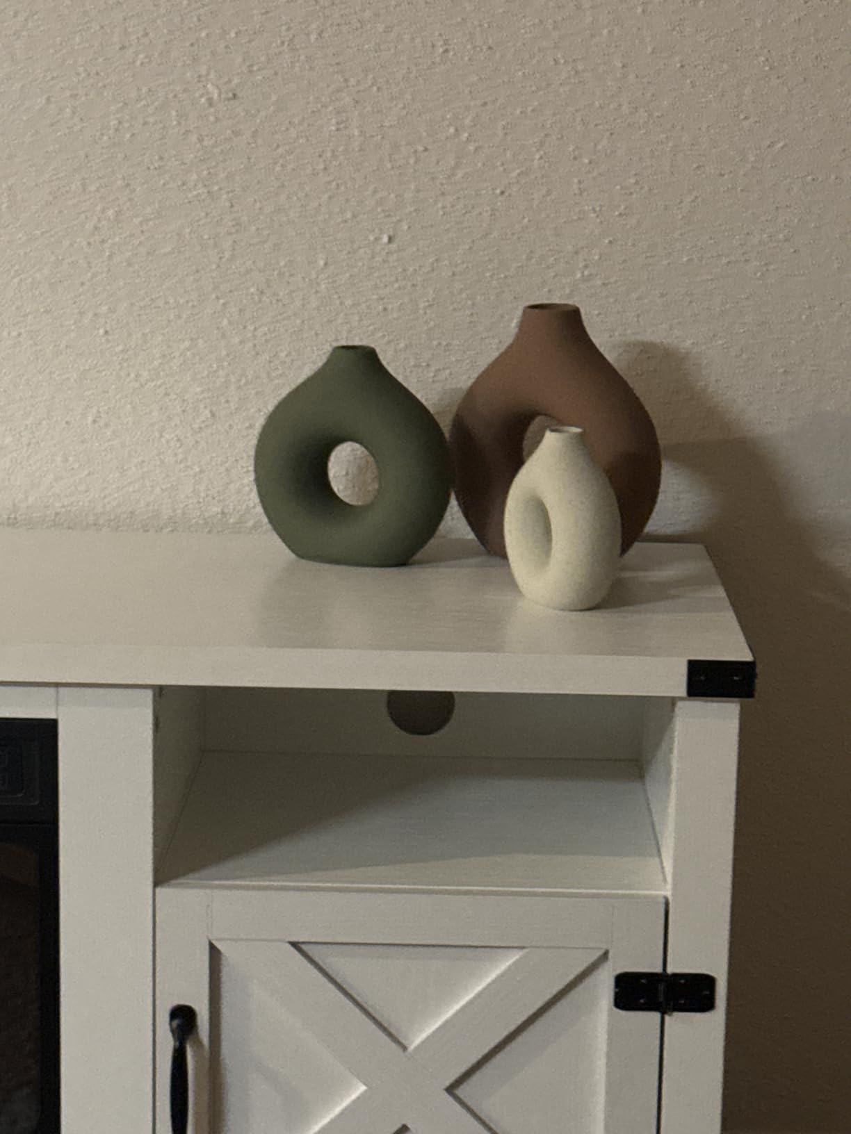 Ceramic Vase Home Table Decor - Flower Vases Set of 3 Small Living Room Centerpiece Decorations Customer Review Ceramic Vase Home Table Decor - Flower Vases Set of 3 Small Living Room Centerpiece Decorations - Customer Photo 2