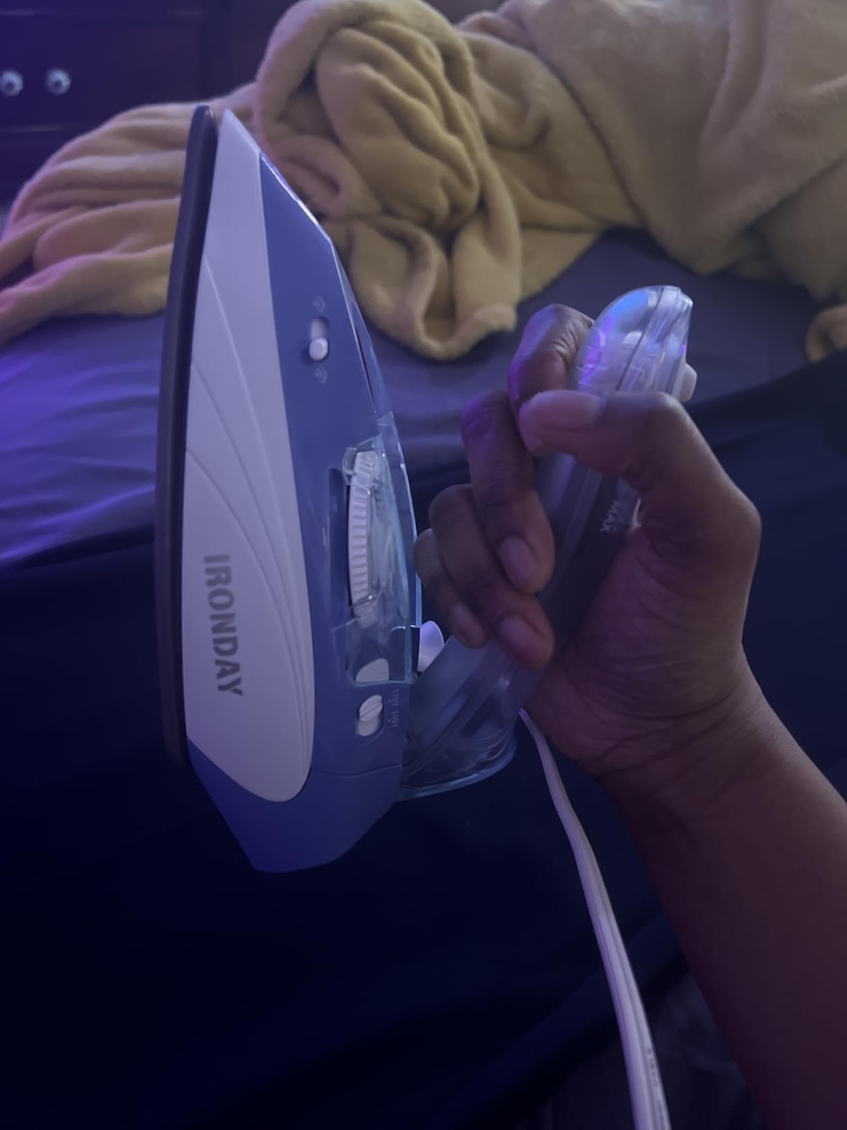 1100W Mini Travel Iron with Steam for Clothes with Dual Voltage, 2.7oz Water Tank,Temperature Control, Non-Stick Soleplate, Folding Handle,Portable Small Iron for Sewing,Quilting and Handcraft customer photo 1