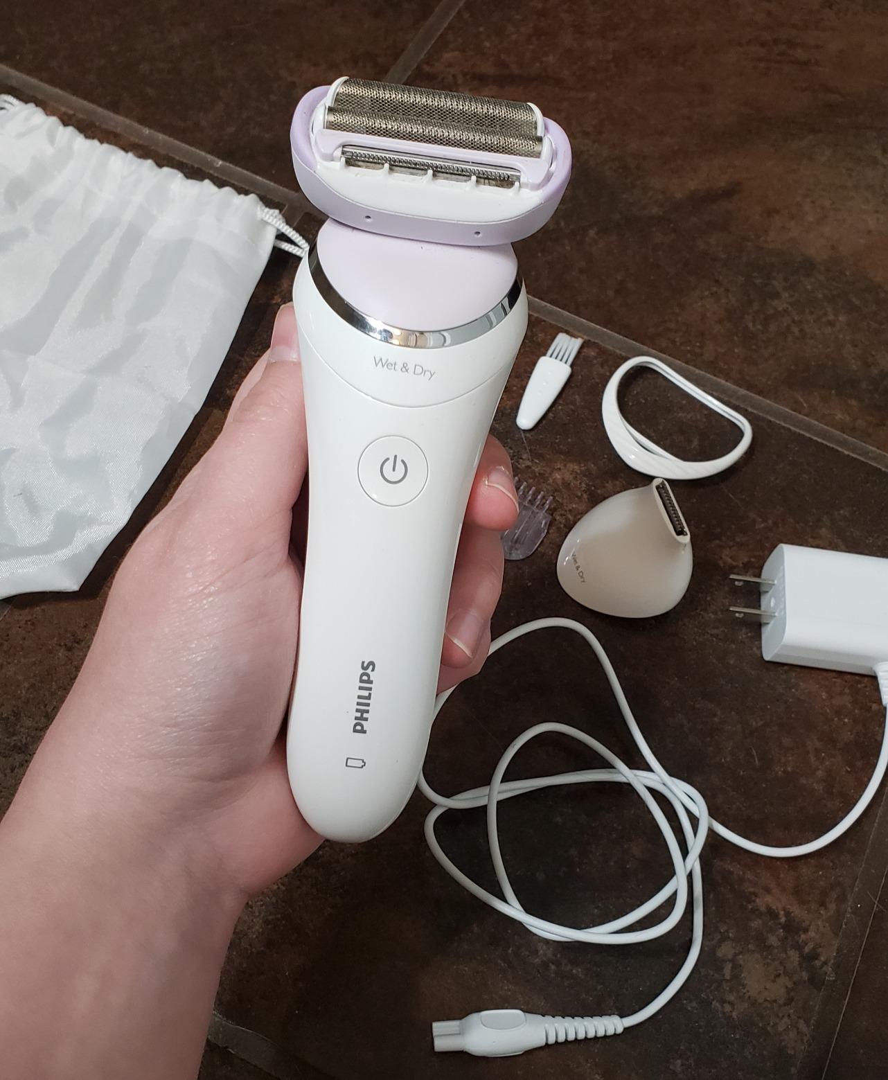 Philips Lady Shaver Series 8000 - Cordless, Wet & Dry Electric Shaver, 3-Blade Shaving System, Flexible Shaving Head, LED Light, for Legs, Body & Bikini, 100 Mins. Runtime, Model BRL149/00 customer photo 2