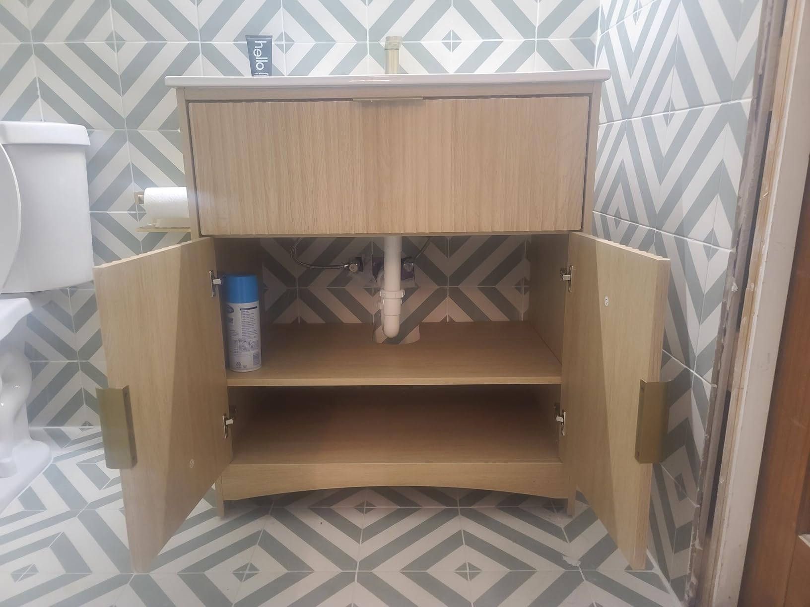 Amada 30'' Bathroom Vanity with Ceramic Sink, Modern Undermount Vanity Sink Cabinet with 2 Doors and 1 Drawer, Fluted Free Standing Bathroom Storage Cabinet with Sink Combo Set, Natural Oak customer photo 2