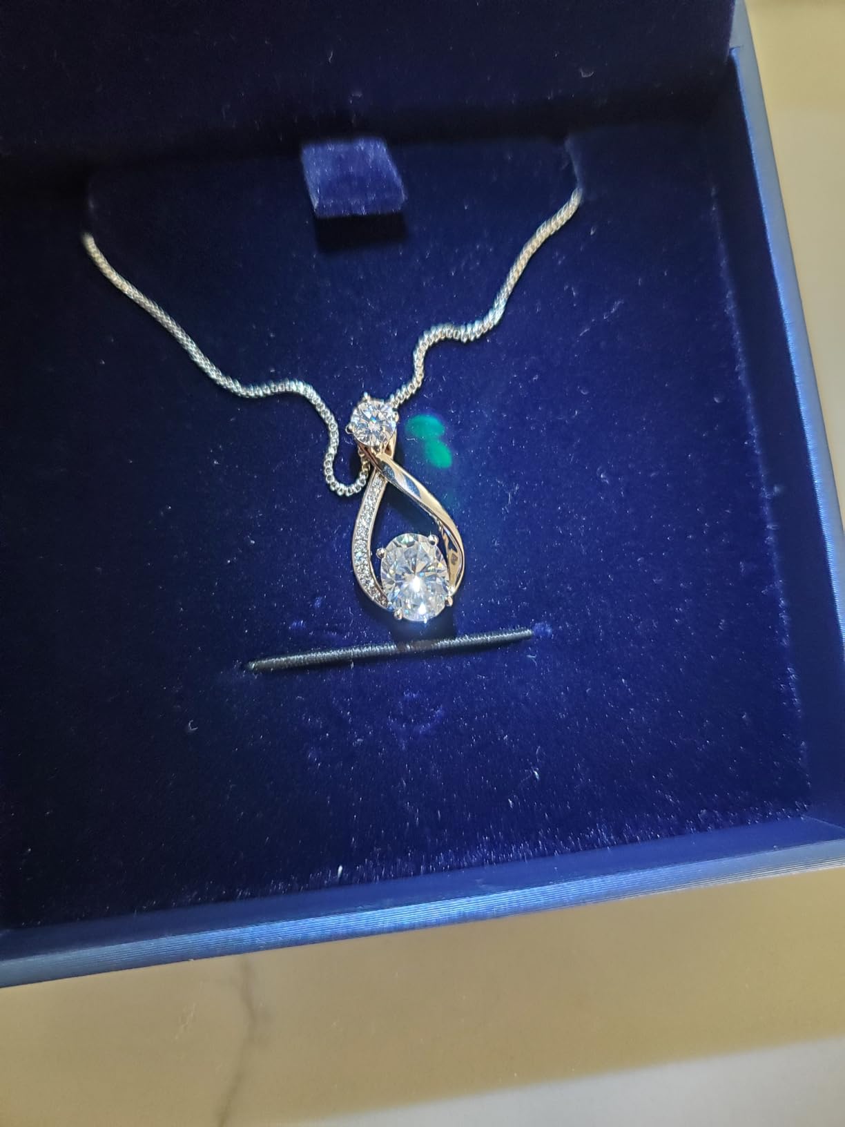 1.5CT Moissanite Infinity Pendant Necklace in Gift Box|Anniversary Wedding Gifts for Women Wife Her|S925 Sterling Silver 18K White Gold/Gold Filled|Jewelry for Birthday Christmas Valentines Day Customer Review 1.5CT Moissanite Infinity Pendant Necklace in Gift Box|Anniversary Wedding Gifts for Women Wife Her|S925 Sterling Silver 18K White Gold/Gold Filled|Jewelry for Birthday Christmas Valentines Day - Customer Photo 3