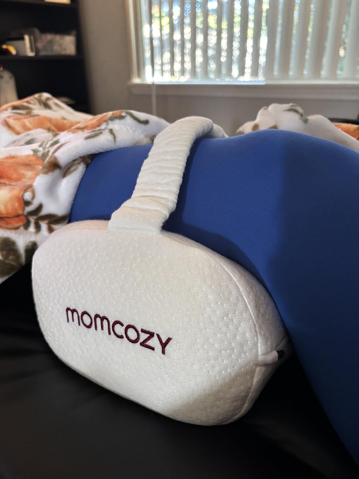Momcozy Knee Pillow for Side Sleepers, Soft Memory Foam & Pinch-Free Design, Relieve Knee, Leg and Sciatica Pain, Adjustable Elastic Strap Ideal for Pregnant Women and Seniors, White customer photo 2