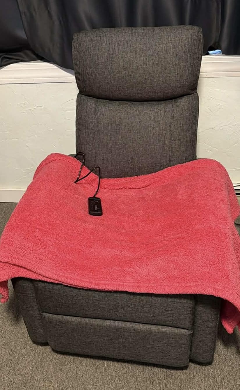 Sweetcrispy Power Lift Recliner Chair with Vibration Massage and Heat for Adults, Ergonomic Overstuffed Breathable Fabric Reclining Chair with Side Pockets, Remote Control, Living Room, Bedroom, Brown customer photo 2