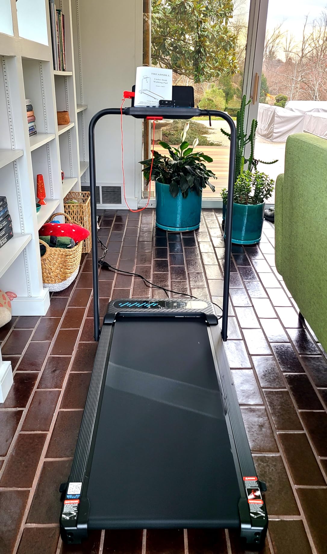 Foldable Treadmill with Incline, Compact Walking Pad Treadmill with Safety Handle Bar, 3.0HP Quiet Under Desk Treadmills for Home/Office, 320 LBS Capacity, APP & Mute Remote Control customer photo 2
