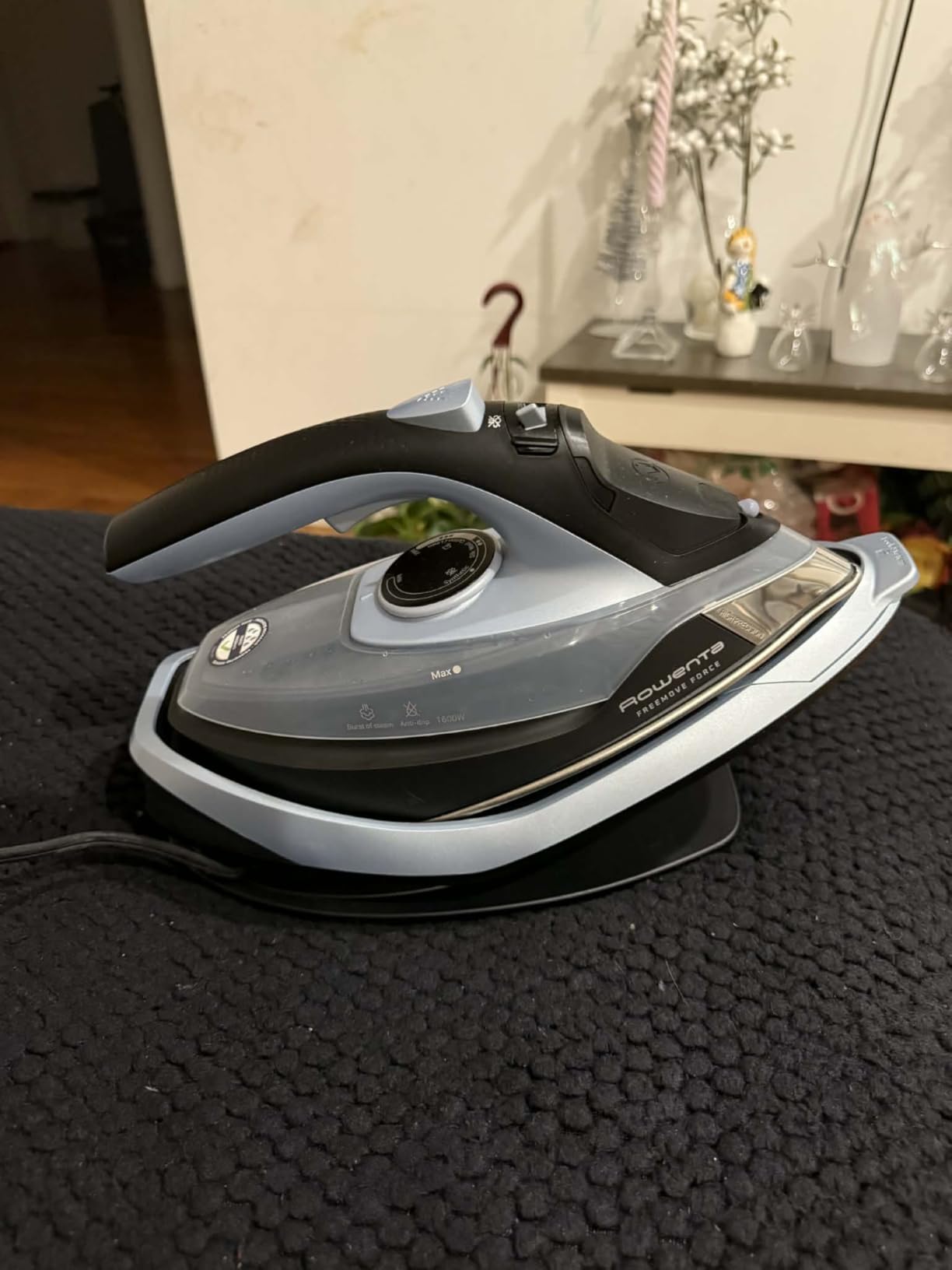 Rowenta Freemove Cordless Iron with Steam, 1600 Watts, Stainless Steel Soleplate, Rapid Heating, Portable Steamer for Clothes, Rechargeable for Wireless Ironing, Handheld Steamer Iron, Blue, DE6730 customer photo 2