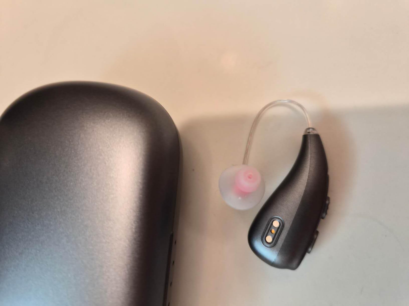 Hearing Aids for Seniors, Hearisay Rechargeable Hearing Amplifiers, 5 Levels of Volume Automatic Digital Noise Cancelling Hearing Aids for Seniors with Super Convenient Charging Case (gray) customer photo 1
