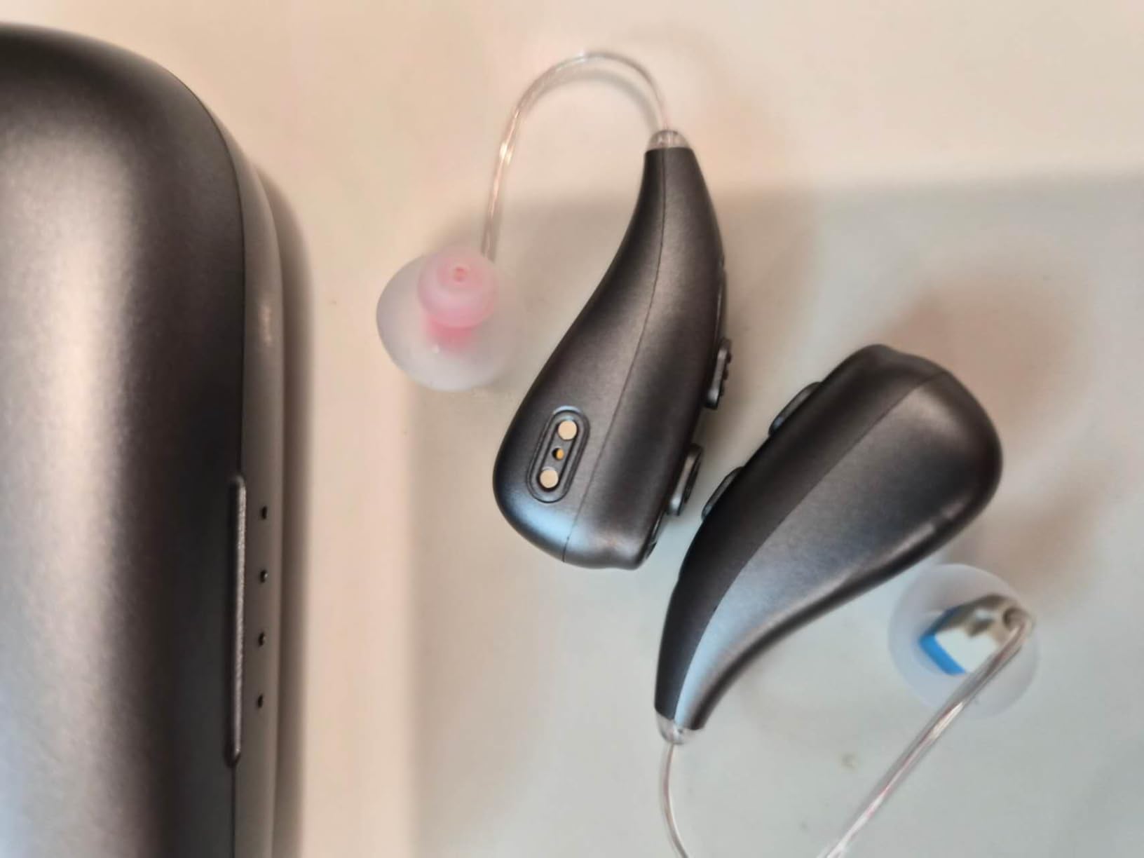 Hearing Aids for Seniors, Hearisay Rechargeable Hearing Amplifiers, 5 Levels of Volume Automatic Digital Noise Cancelling Hearing Aids for Seniors with Super Convenient Charging Case (gray) customer photo 2
