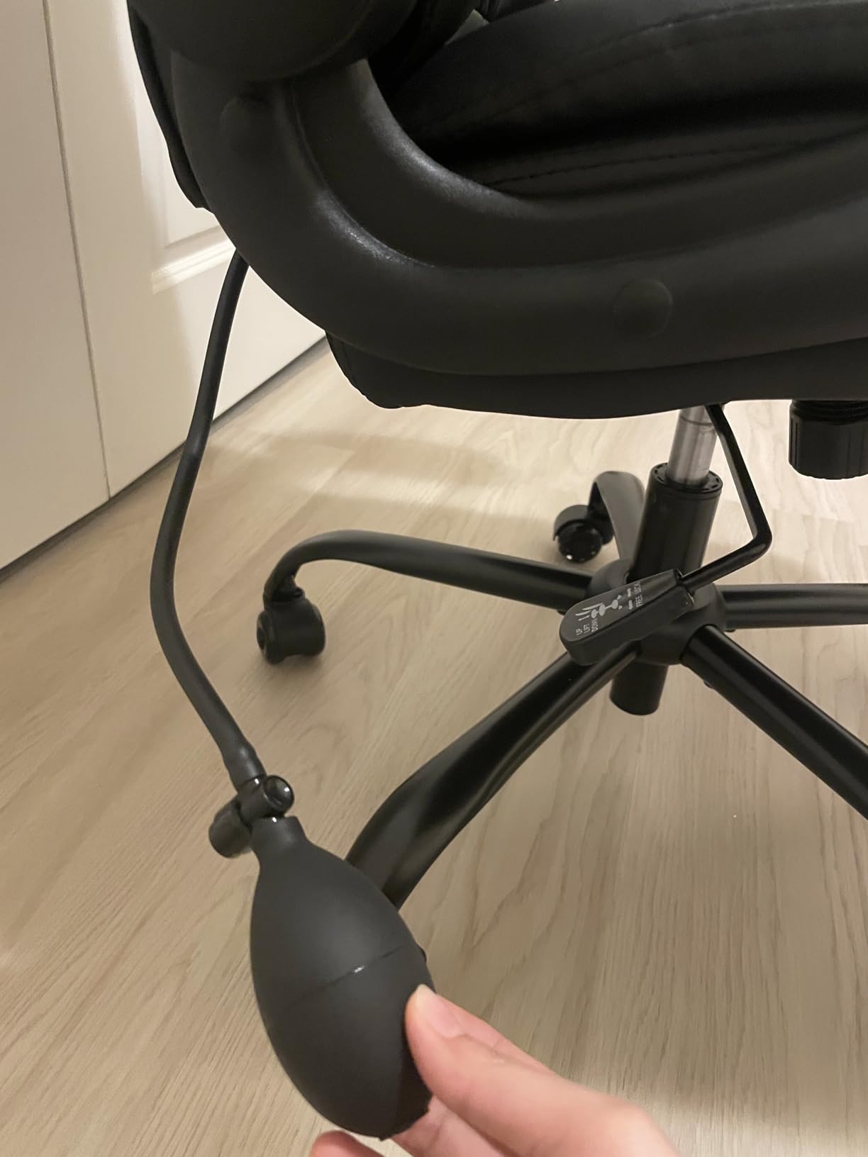 500lbs Big and Tall Office Chair Adjustable Lumbar Support for Back Pain, Extra Wide Seat Executive Office Chair Thick Armrest Pad, Heavy Duty Base&Upgraded Wheels, Ergonomic Comfy Computer Desk Chair customer photo 1