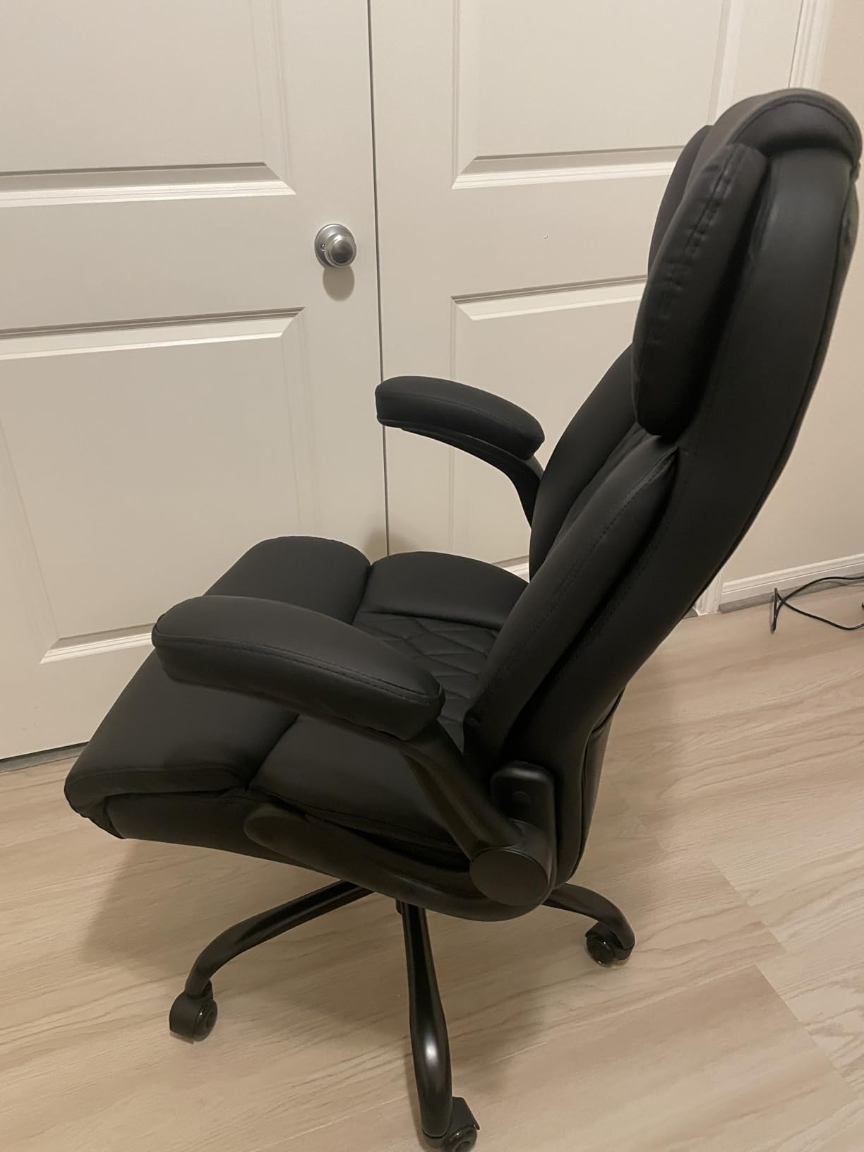 500lbs Big and Tall Office Chair Adjustable Lumbar Support for Back Pain, Extra Wide Seat Executive Office Chair Thick Armrest Pad, Heavy Duty Base&Upgraded Wheels, Ergonomic Comfy Computer Desk Chair customer photo 2