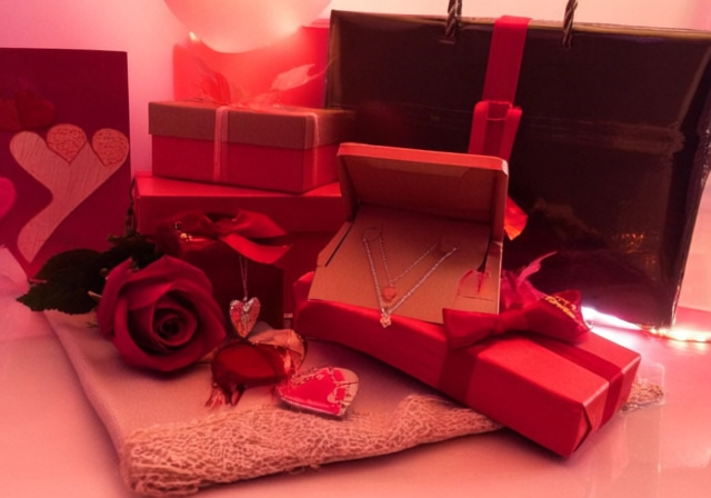 27 Valentines Day Gift Ideas [cy] That Your Partner Is Sure To Adore - rosenberryrooms