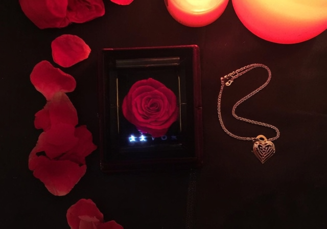 Romantic Valentines Day Gifts That Will Truly Wow Your Loved One - rosenberryrooms