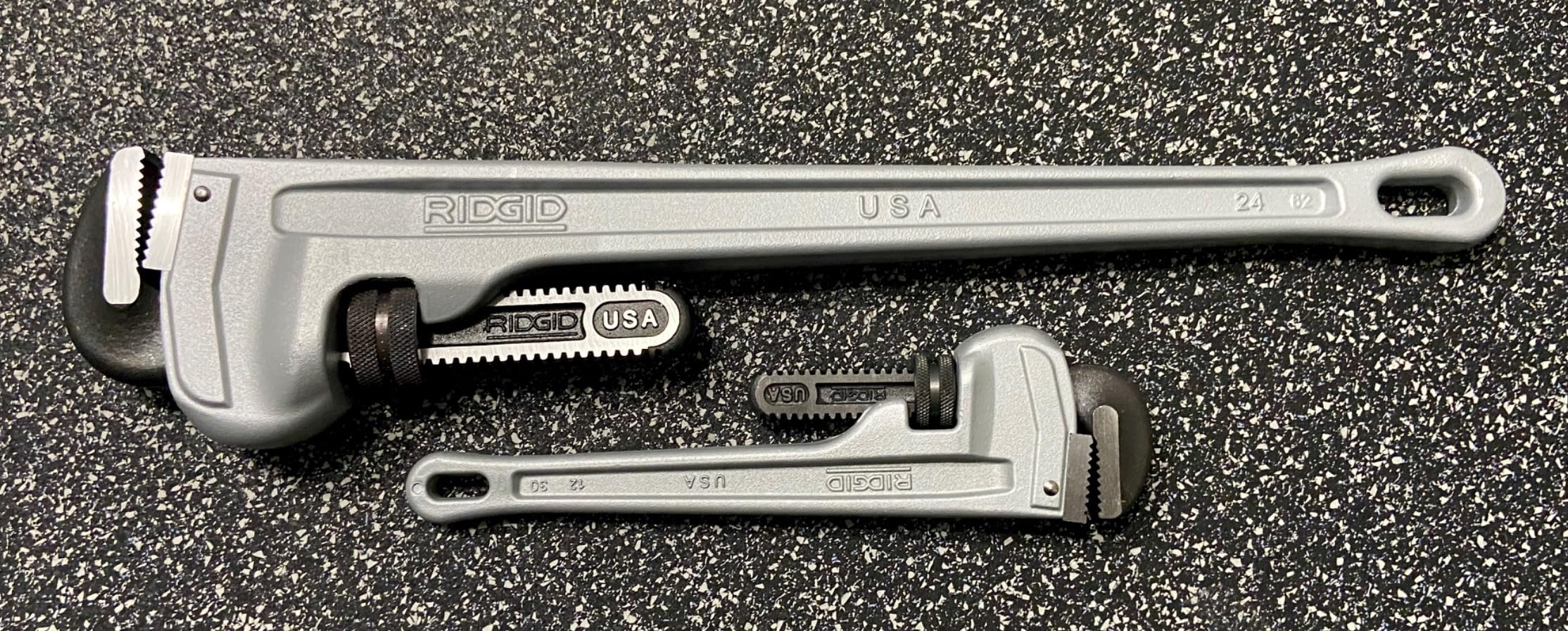 RIDGID 31105 Model 824 Aluminum Straight Pipe Wrench, 24-inch Plumbing Wrench, grey customer photo 1