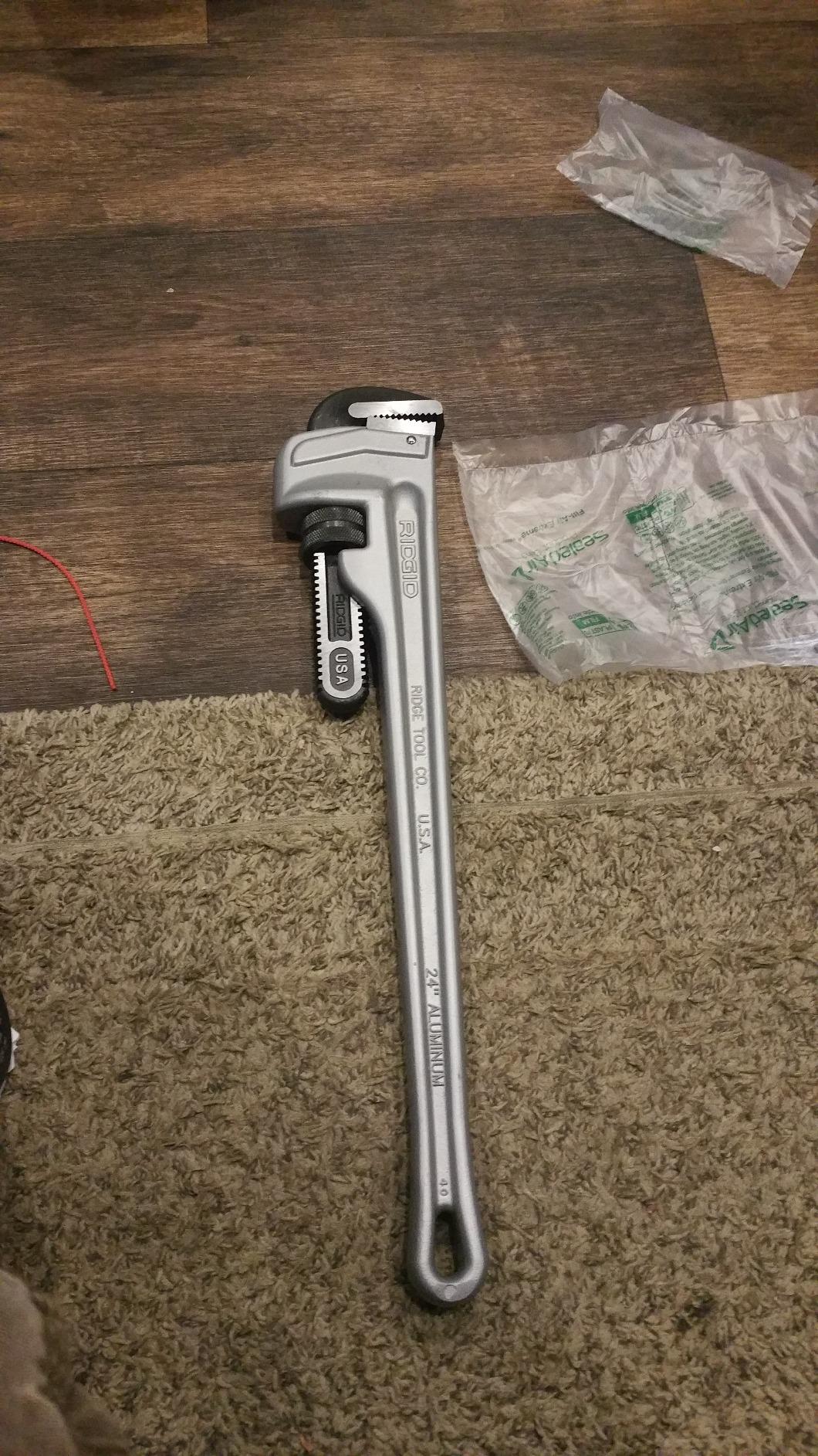 RIDGID 31105 Model 824 Aluminum Straight Pipe Wrench, 24-inch Plumbing Wrench, grey customer photo 2