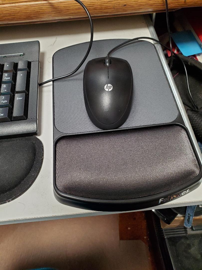 Fellowes Gel Mouse Pad Wrist Support - Graphite (91741) customer photo 2