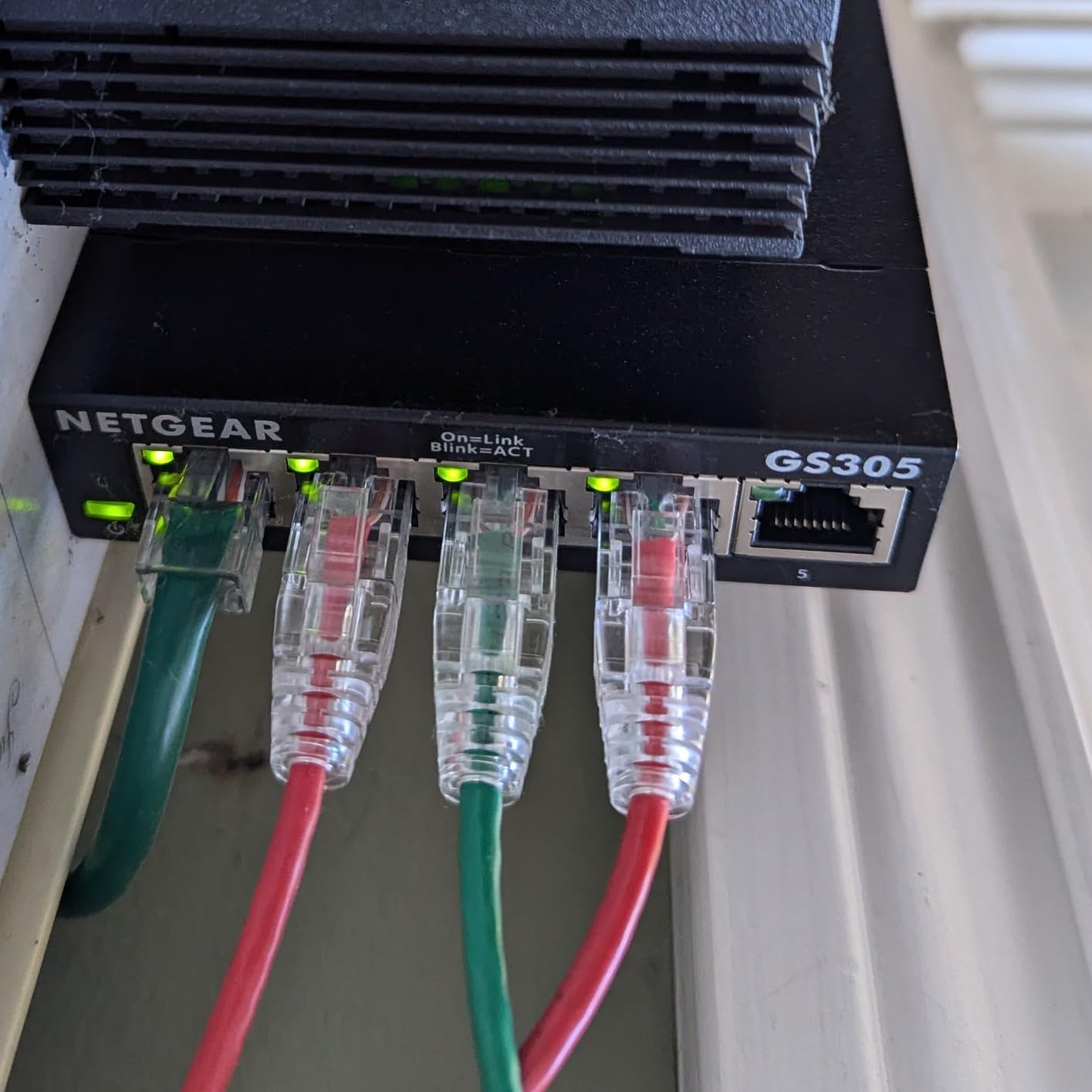 NETGEAR 5-Port Gigabit Ethernet Unmanaged Network Switch (GS105NA) customer photo 1