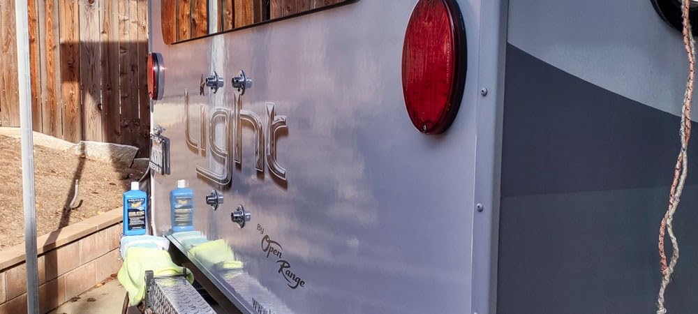 Meguiar's Marine/RV One Step Compound, M6732, Removes Oxidation, Stains, Scratches, and Water Spots, Restores Color and Shine to Fiberglass Gel Coat Finishes customer photo 1