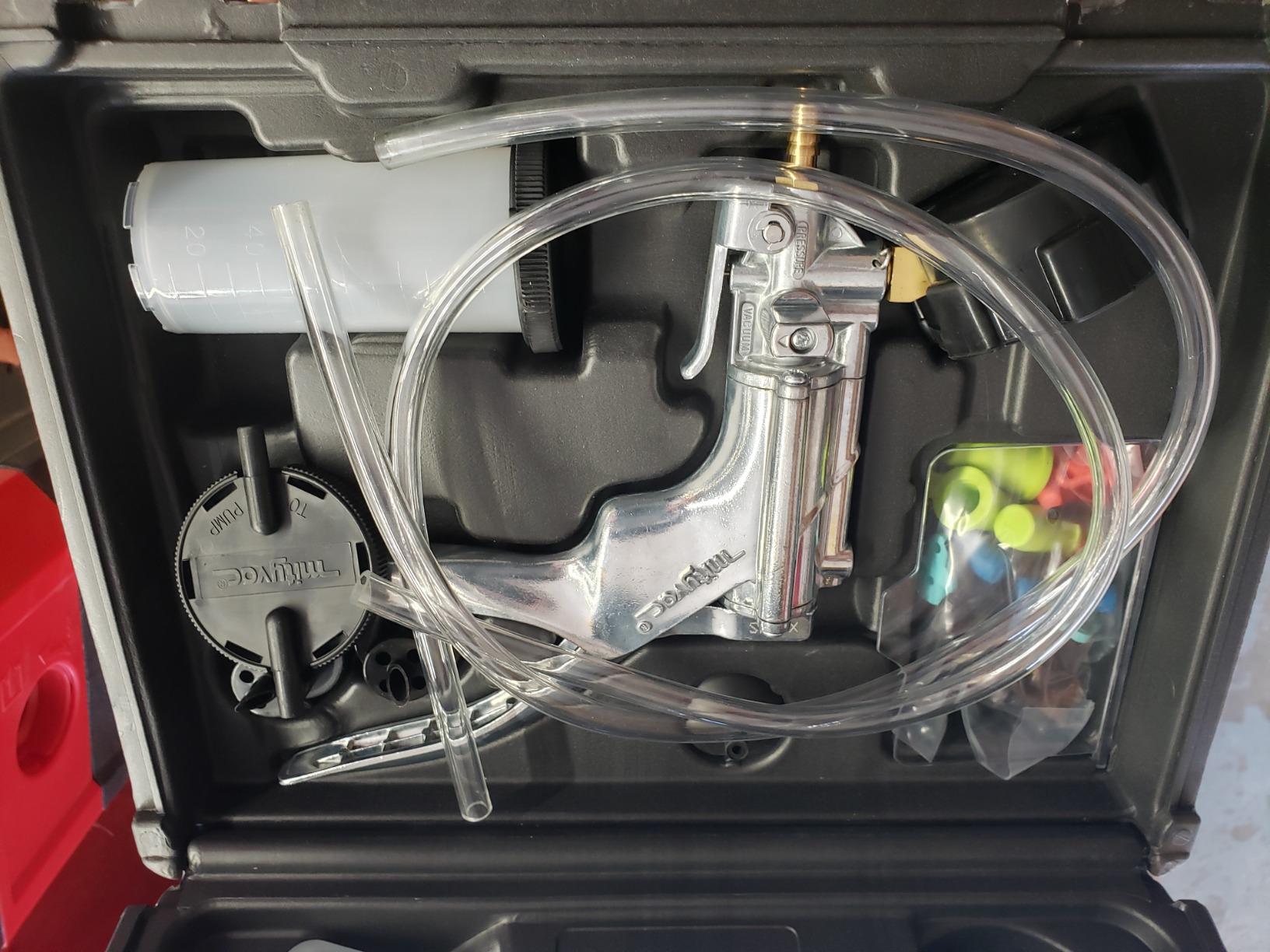 Mityvac MV8500 Silverline Elite Automotive Brake/Clutch Bleeding, Diesel Fuel Priming and Vacuum/Pressure Testing Kit, Ergonomic Design, Zinc-aluminum Die Cast, MV8510 Pump, 4.5oz Fluid Reservoir customer photo 2