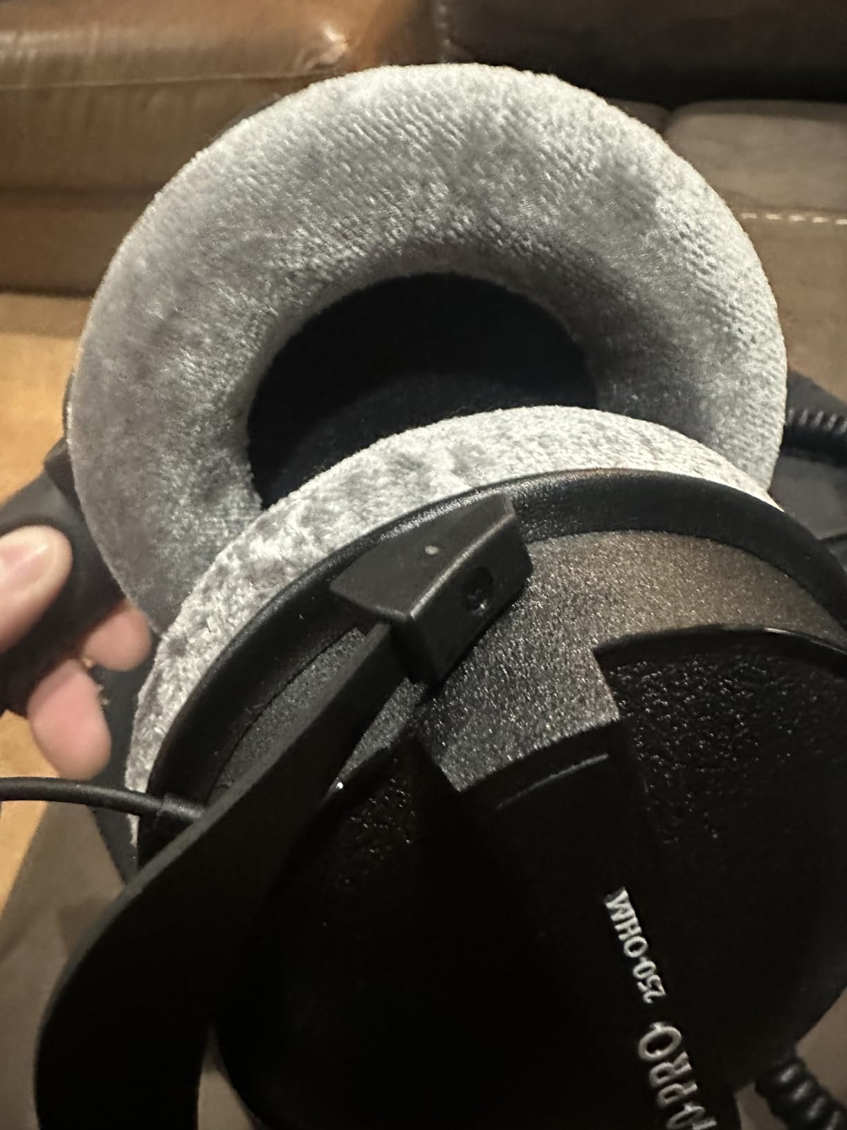 beyerdynamic DT 770 PRO, 250 Ohm, Closed Back, Over Ear, Wired Professional Studio Headphones, Studio Monitor, Audiophile, 3m Coiled Cable, Black with Gray Velour Ear Pads customer photo 1
