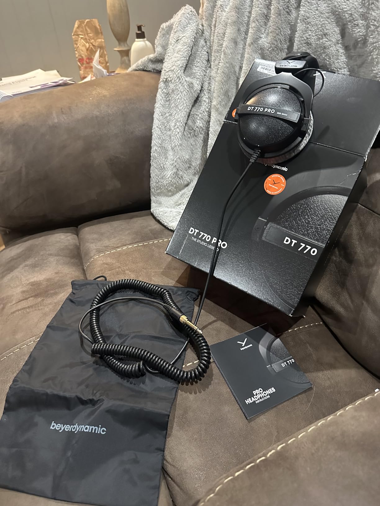 beyerdynamic DT 770 PRO, 250 Ohm, Closed Back, Over Ear, Wired Professional Studio Headphones, Studio Monitor, Audiophile, 3m Coiled Cable, Black with Gray Velour Ear Pads customer photo 2