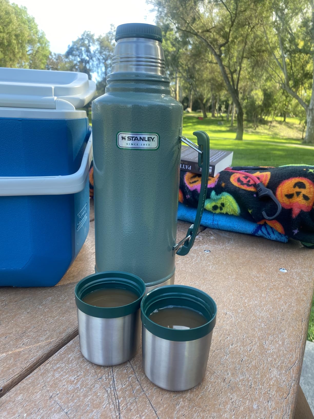 Heritage Classic Vacuum Bottle with Handle 1.1 qt | Wide Mouth w/Leakproof Cup Lid | Keep Drinks Hot or Cold | Insulated Stainless Steel Thermal Bottle | BPA-Free | Hammertone Green customer photo 1