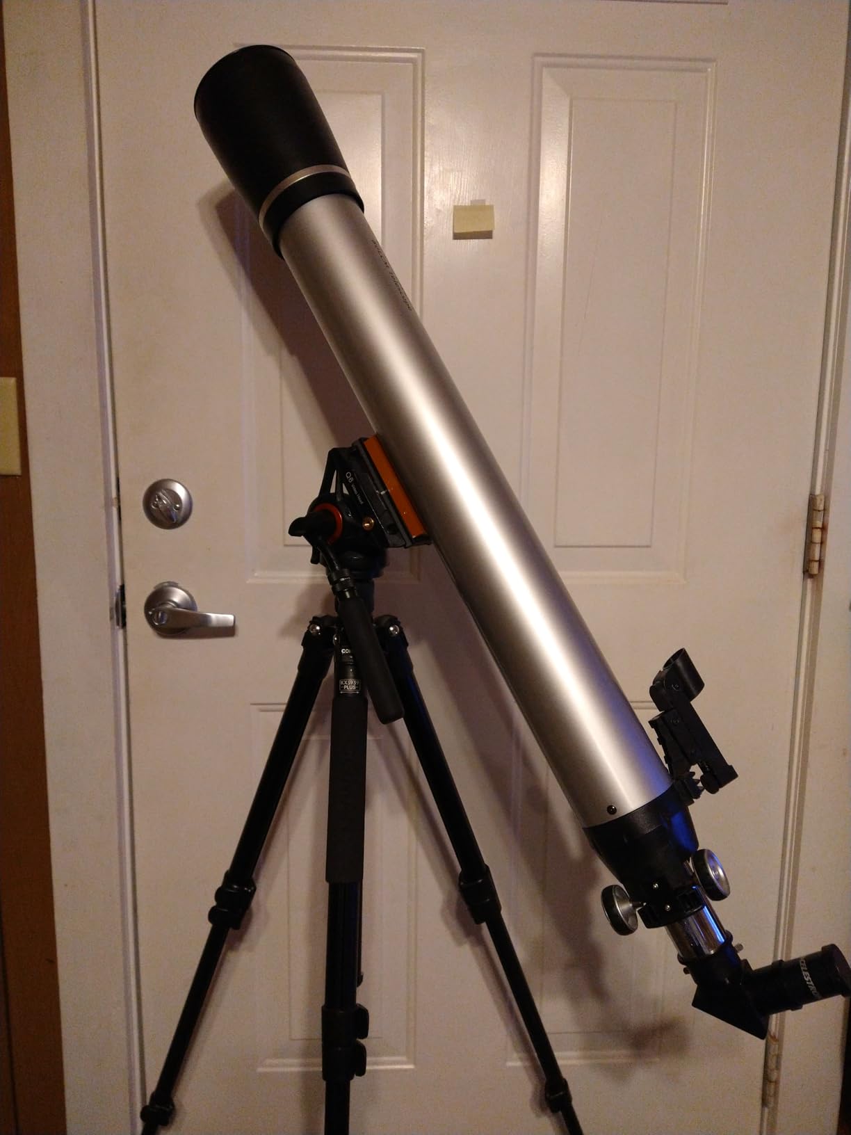 Celestron NexStar 4SE Computerized Telescope - 4-Inch Maksutov-Cassegrain Optical Tube - Fully Automated GoTo Mount with SkyAlign - Ideal for Beginners and Advanced Users - 40,000+ Object Database customer photo 2