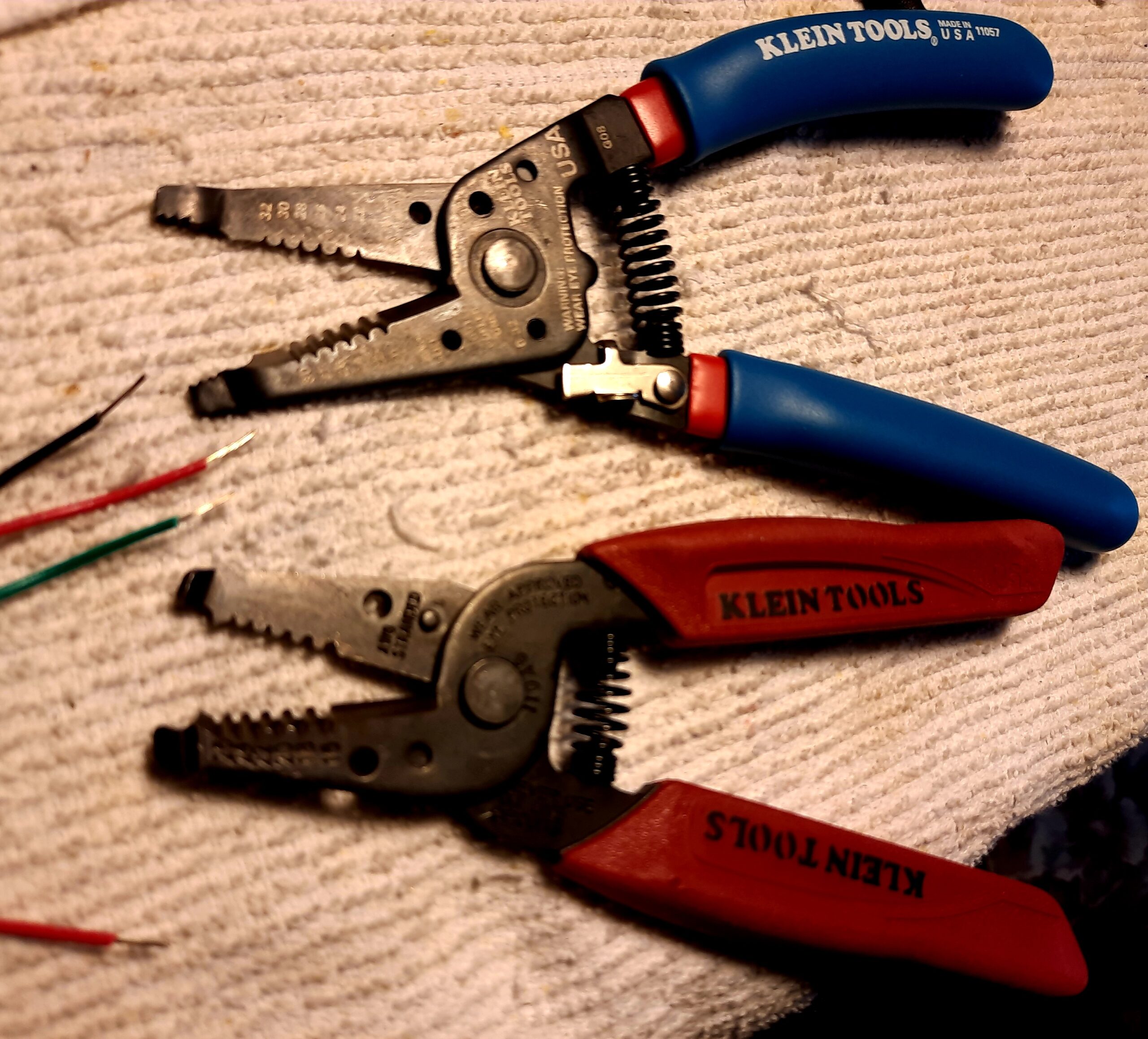 Klein Tools 11053 Klein-Kurve Wire Stripper and Cutter, Made in USA, Stripping / Cutting Tool for 6-12 AWG Stranded Wire, 7-1/8-Inch customer photo 2