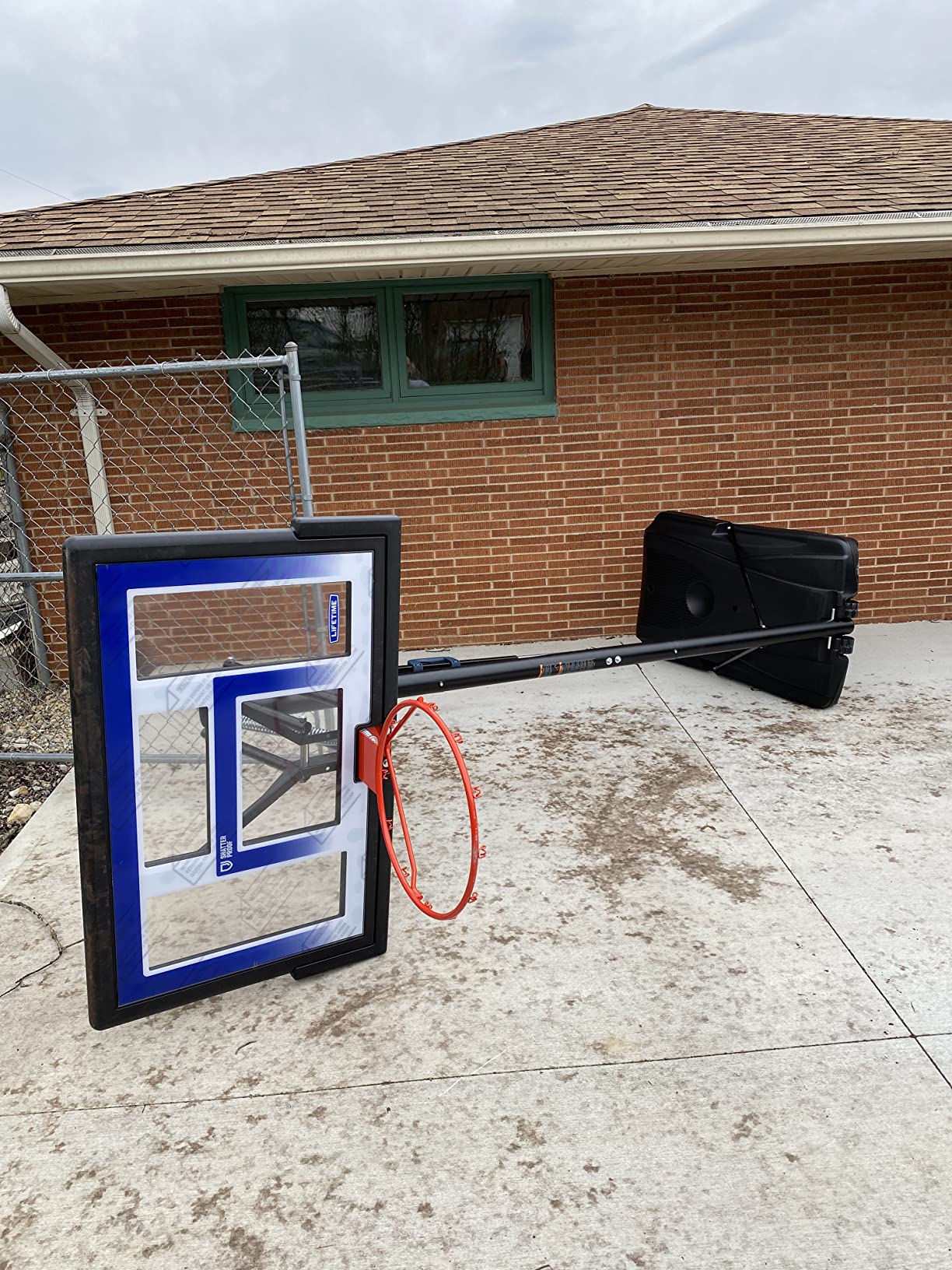 Lifetime 51550 Courtside Portable Basketball Hoop, 48-Inch Backboard customer photo 1