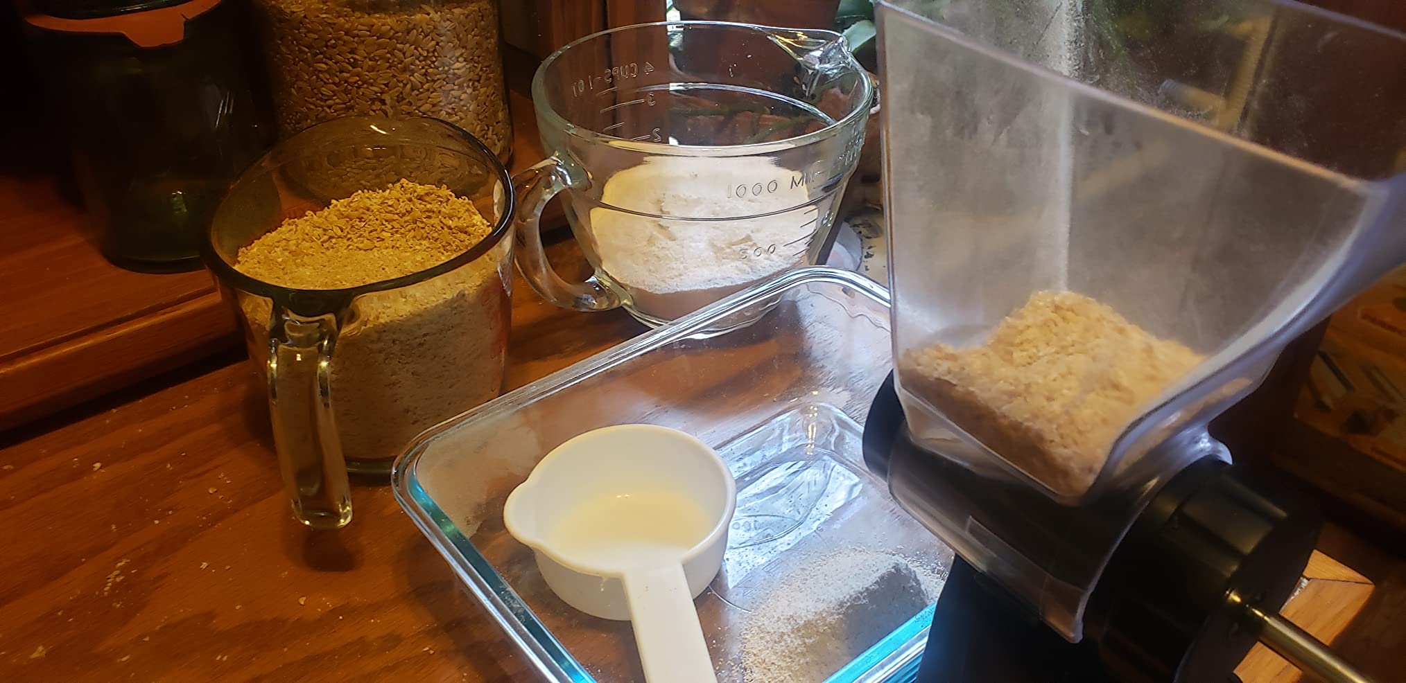 Kitchen Crop Grain Mill Wheat Flour Grinder, Stainless Steel Metal Burrs (Hand Crank Grain Mill) customer photo 1