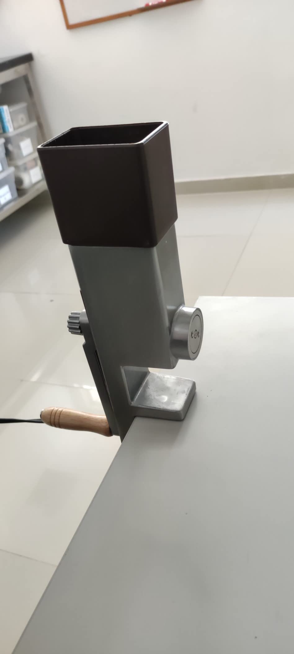 Kitchen Crop Grain Mill Wheat Flour Grinder, Stainless Steel Metal Burrs (Hand Crank Grain Mill) customer photo 2