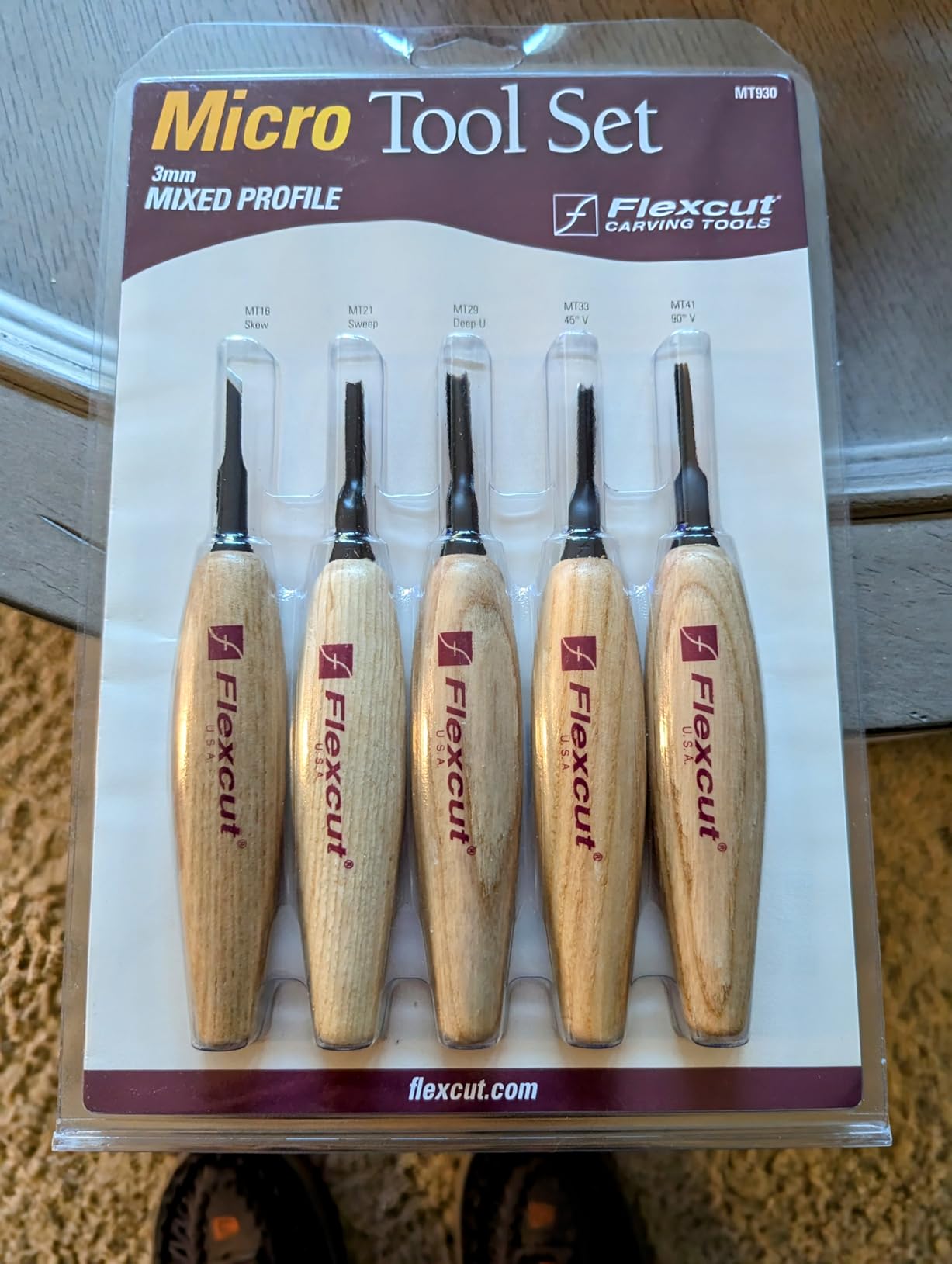 FLEXCUT Carving Tools - 11 Piece Craft Carver Set with 10 1095 High Carbon Steel Blades and Interchangeable Ergonomic ABS Handle customer photo 1