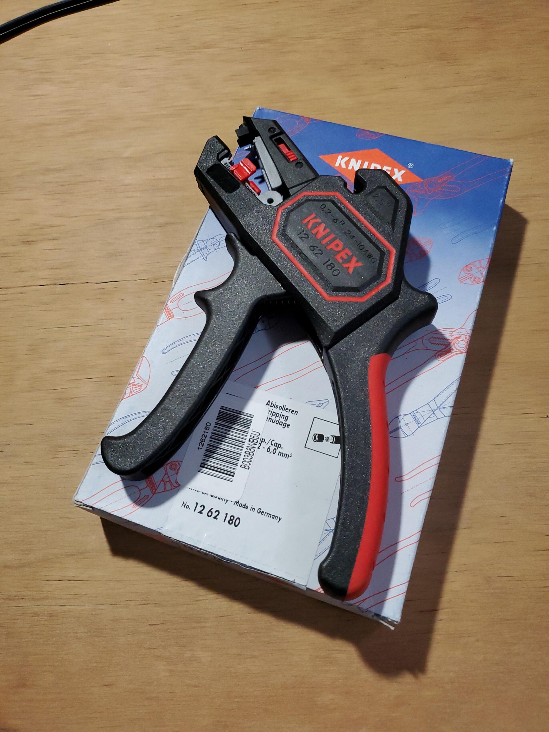 KNIPEX Automatic Wire Stripper 10-24 AWG, 7.25 inch, Self-Adjusting Insulation Stripper with Side Cutter customer photo 1