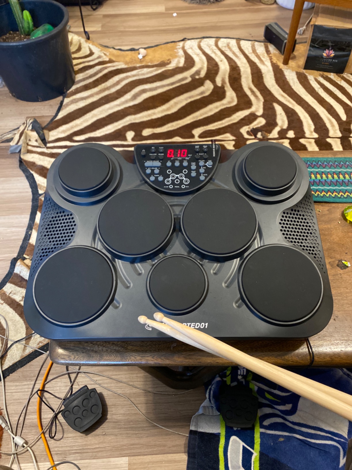 Pyle Electronic Tabletop Digital Drum Set, Compact Portable Drum Pad Kit w/ 8 Touch Sensitive Pads and Pedals, 600 Sounds, USB & Headphone Outputs, MIDI/AUX Inputs customer photo 1