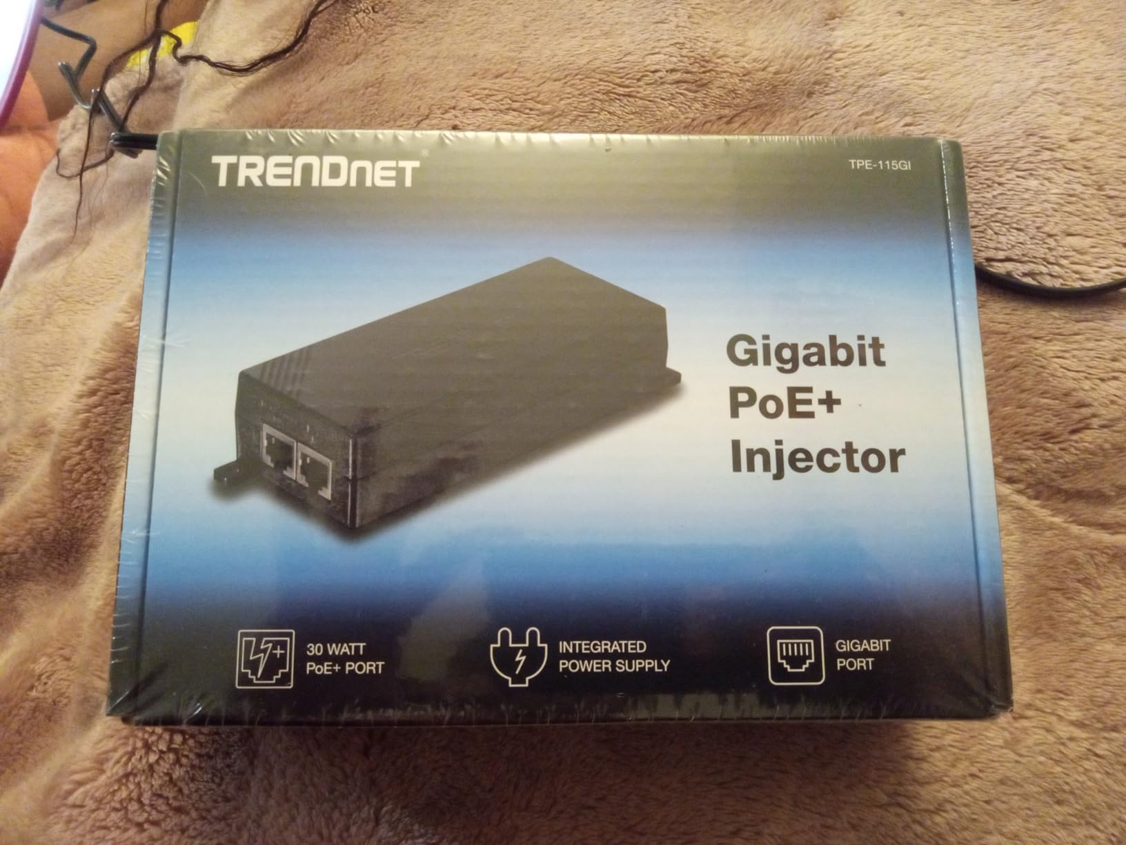 TRENDnet Gigabit PoE++ Injector, TPE-117GI, NDAA Compliant, Supplies 15.4W, 30W, and 60W, Network a Device Up to 100m(328 ft), Supports IEEE 802.3af,802.at, Plug & Play, Black customer photo 2