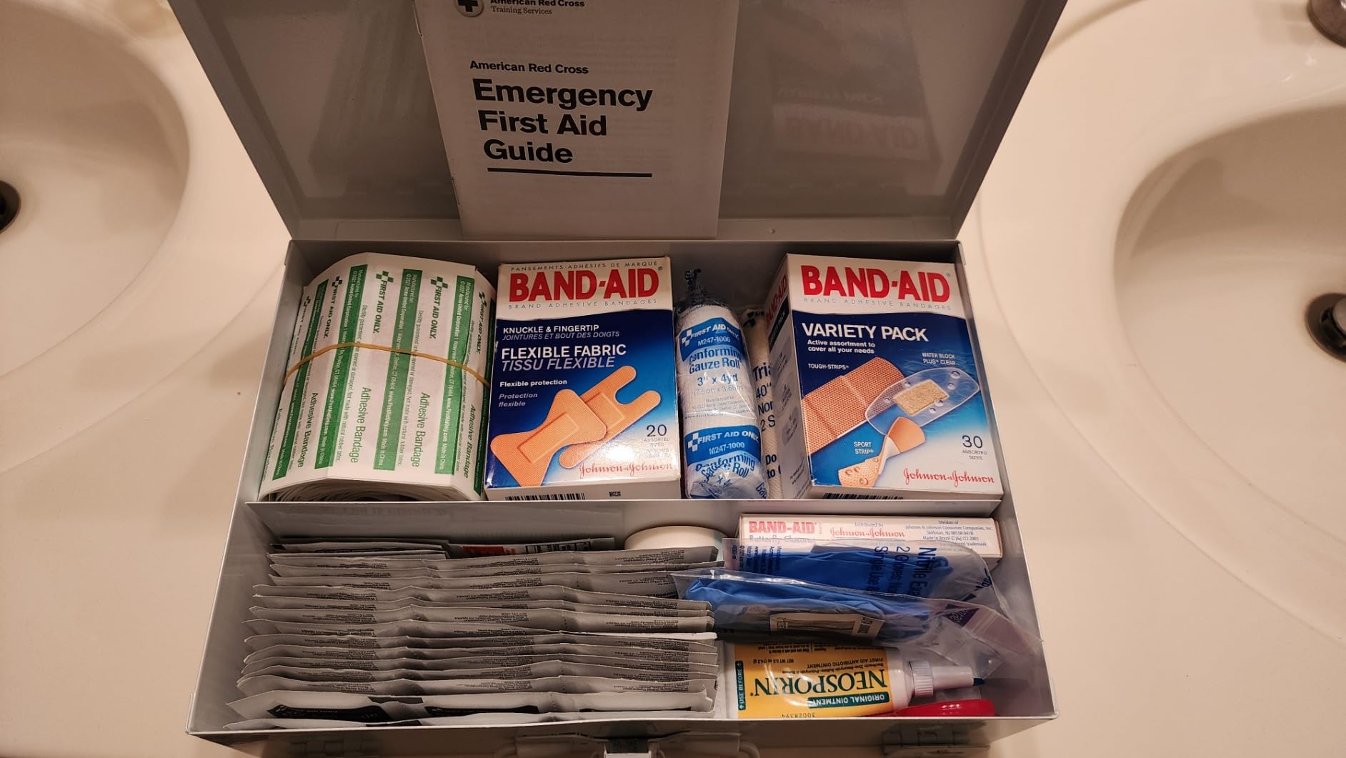 First Aid Only 9302-25M 25-Person Contractor's First Aid Kit for Home Renovation, Job Sites, and Construction Vehicles, 178 Pieces customer photo 1