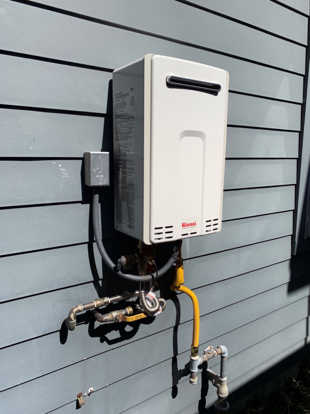 Rinnai V75IN Tankless Hot Water Heater, 7.5 GPM, Natural Gas, Indoor Installation customer photo 3