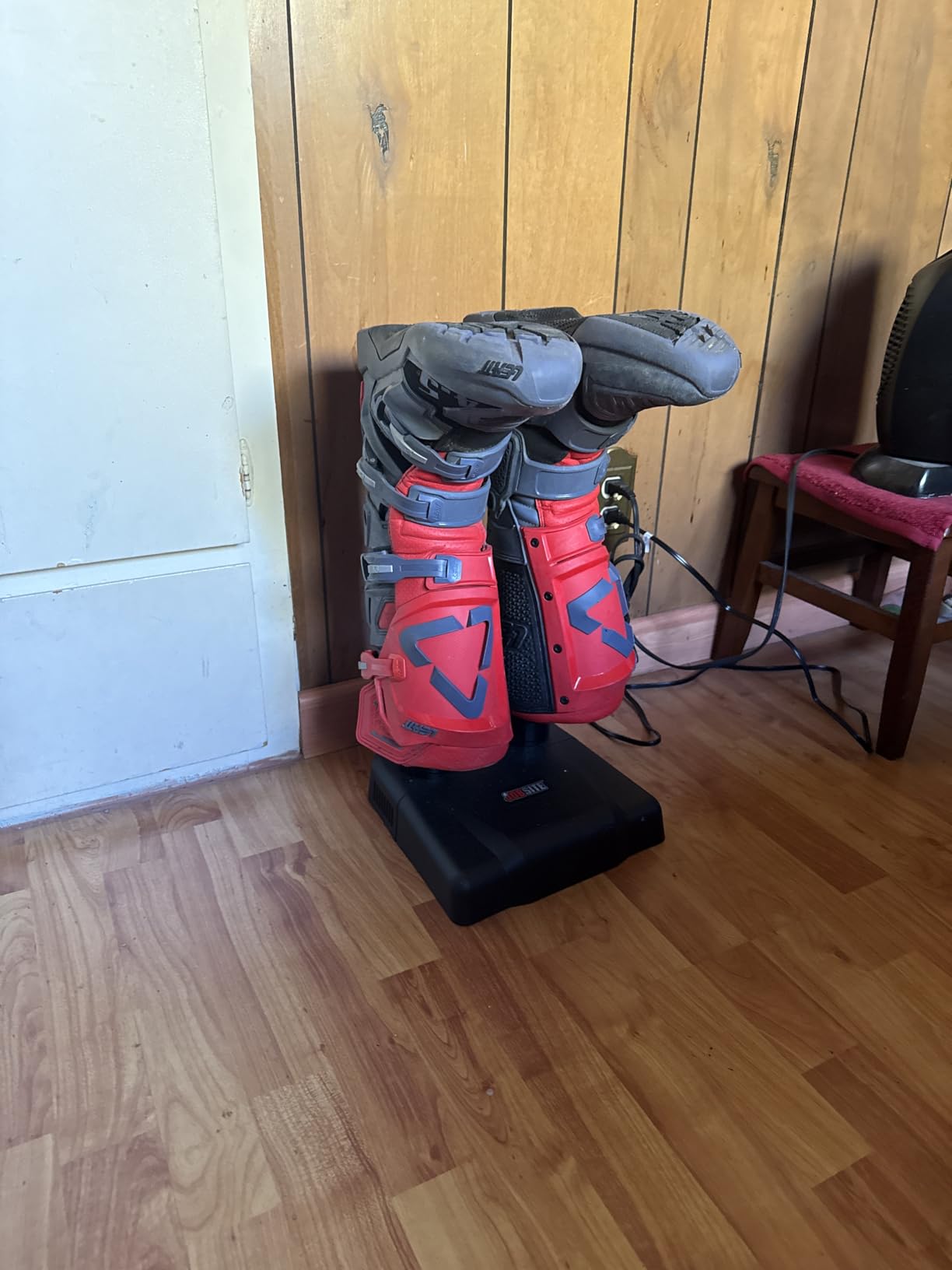 JobSite Boot Dryer - Silent Shoe Dryer & Warmer, Fanless Convection Dry customer photo 1