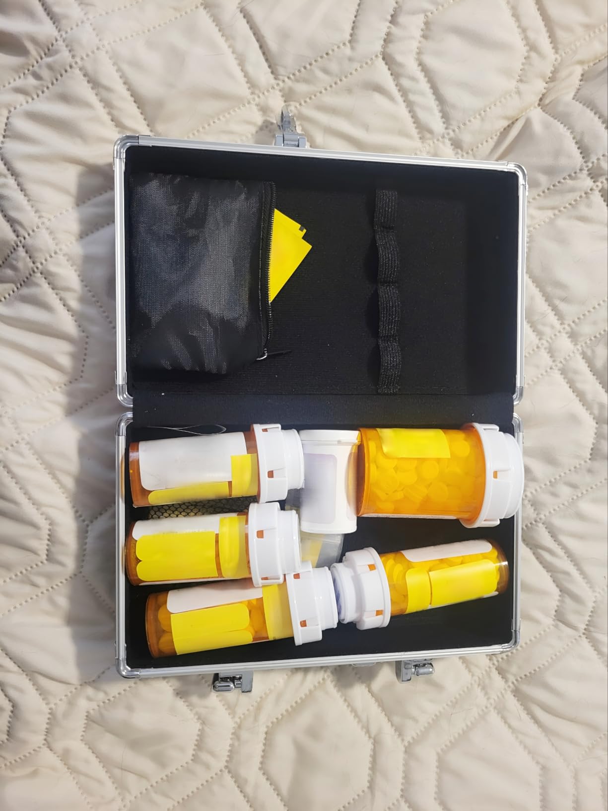 Vaultz Medicine Safe Case w/ Combination Lock - Pack of 1 Cases, 8.35 x 5 x 2.5