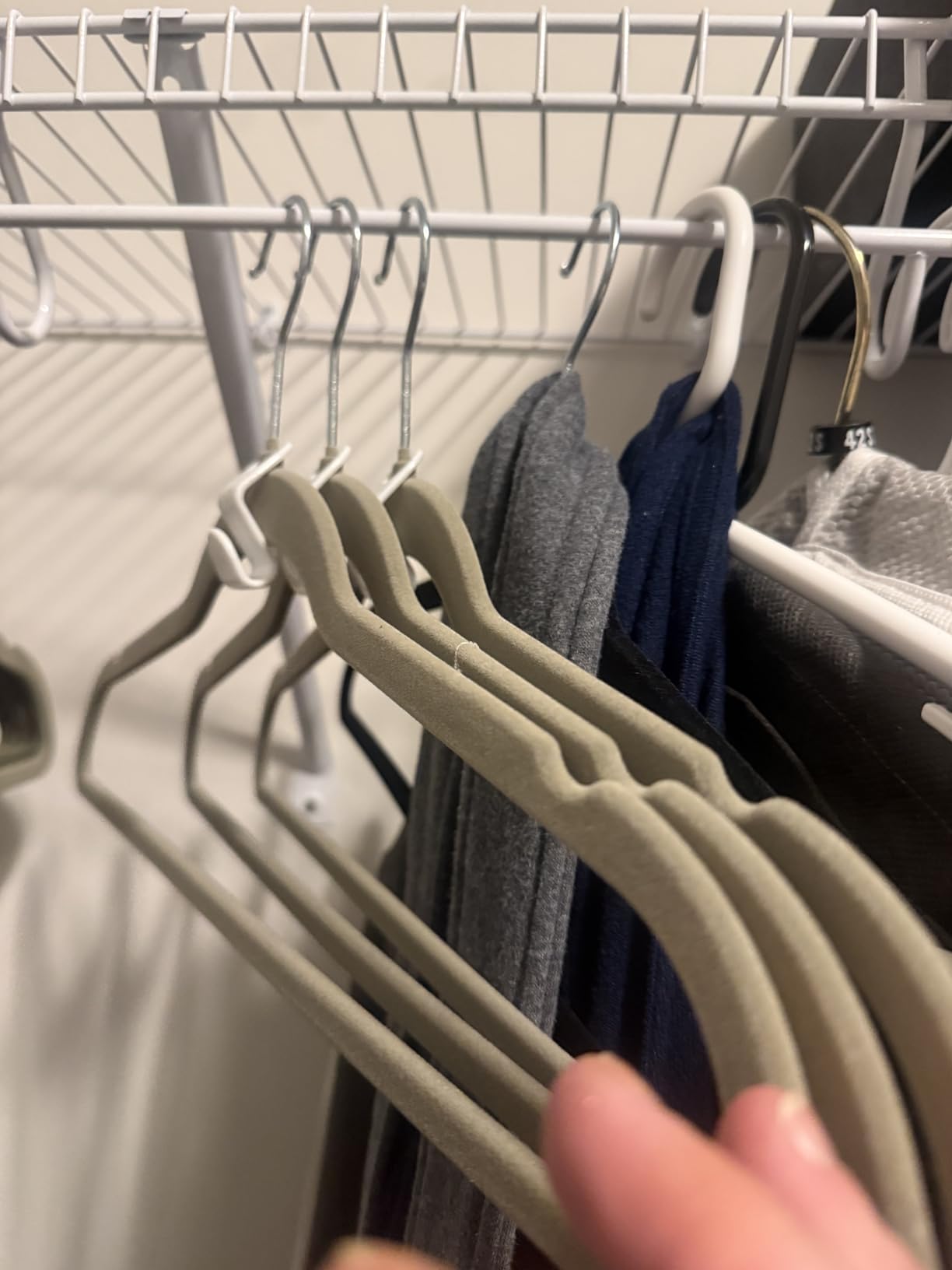 Amazon Basics Slim Velvet Non-Slip Space Saving Suit Clothes Hangers for Closet Organization, Black/Silver, 30-Pack customer photo 2