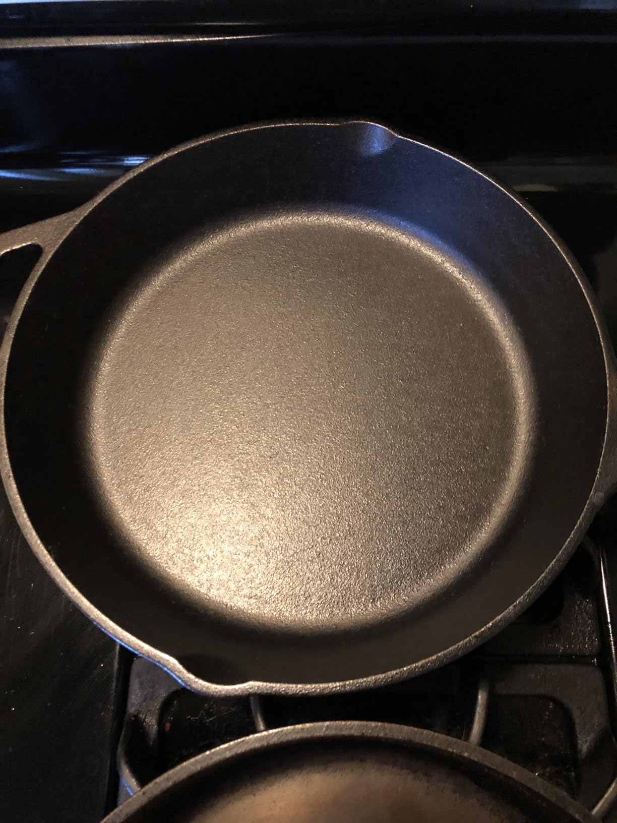 Lodge Seasoned Cast Iron Skillet - Quality Frying Pan for the Stove, Oven, Grill & Campfire - Includes Silicone Hot Handle Holder - Non-Toxic, Nonstick & Long-Lasting - 12 Inches customer photo 1