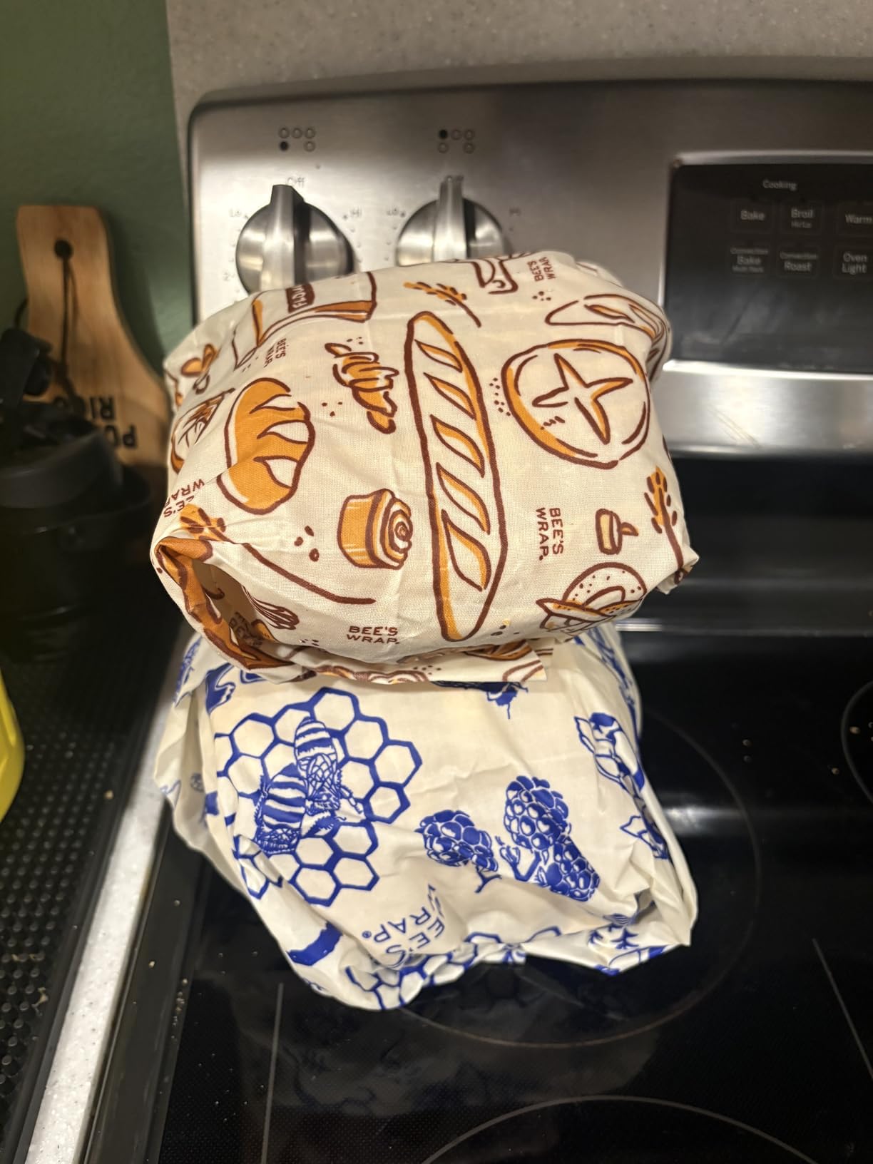 Bee's Wrap Beeswax Wraps for Bread - Beeswax Bread Wrap for Sourdough & Bread Storage - Made in USA Reusable Natural Food Wrap - Honeycomb customer photo 1
