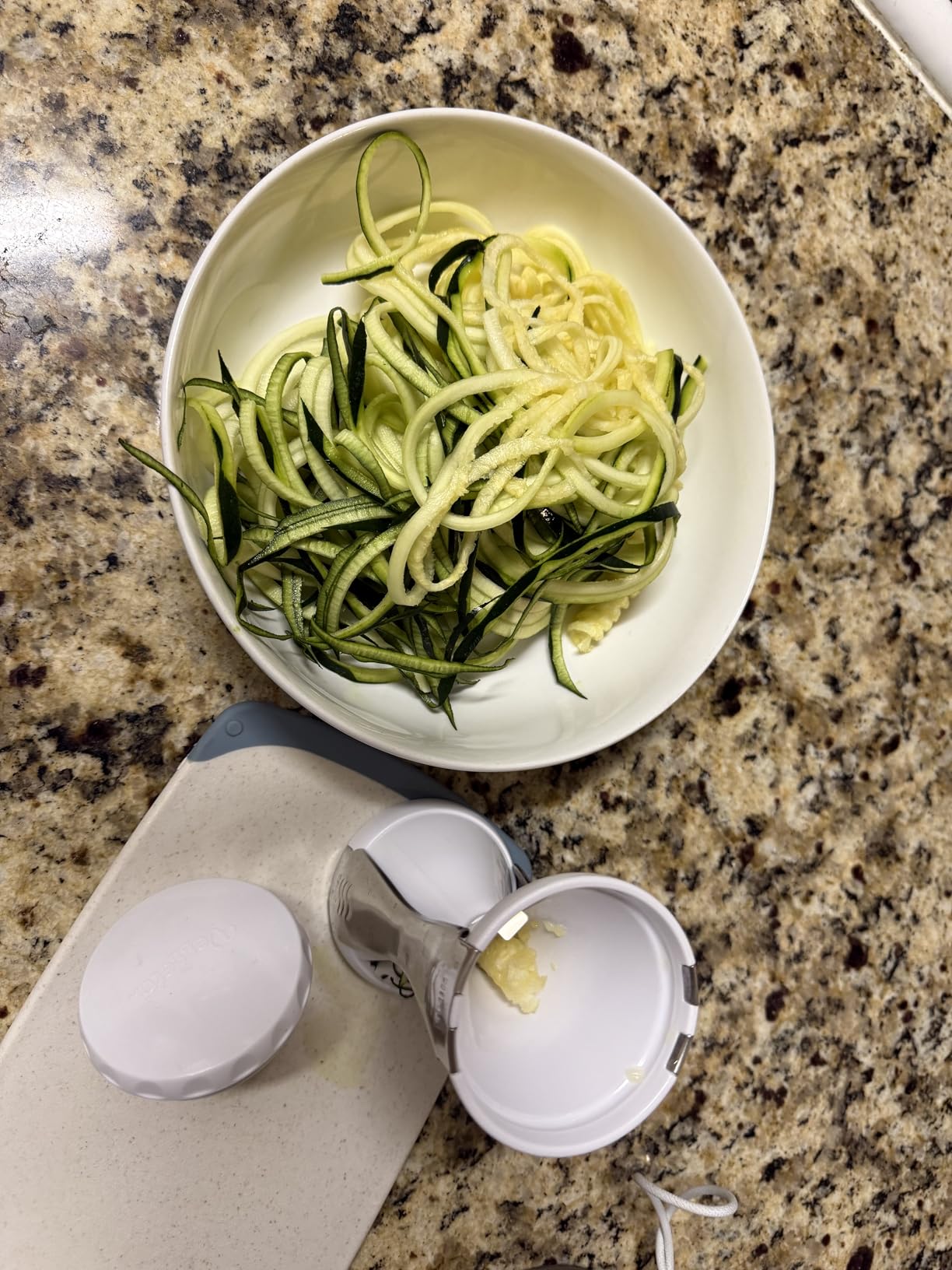 Veggetti Veggie Slicer, Dual Stainless Steel Blade Vegetable Cutter for Thick or Thin Noodle, Works with Zucchini, Squash, Cucumbers, Carrots, and more, 2.76