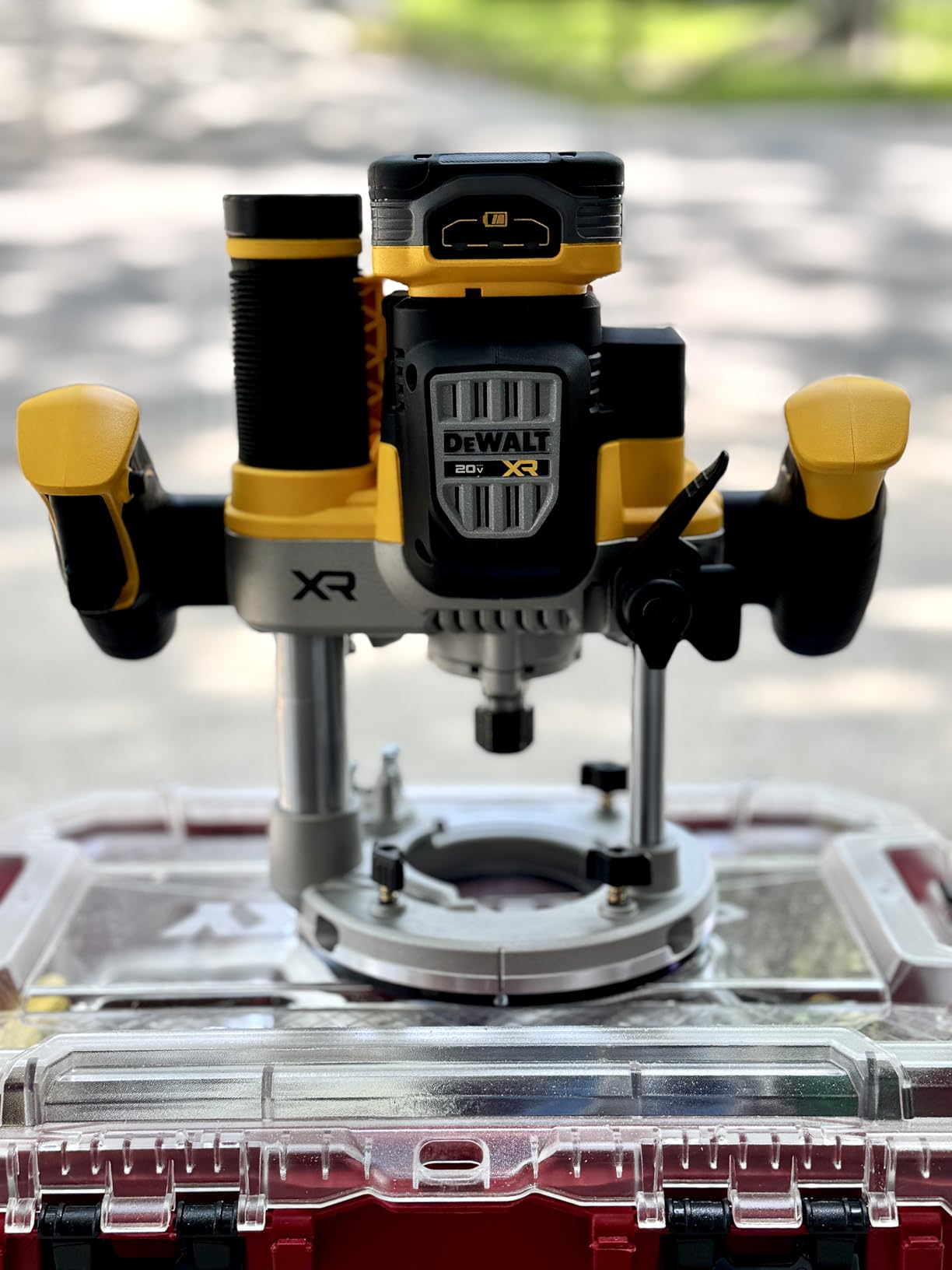 DEWALT 20V MAX XR Battery, Lithium Ion, 5.0Ah (DCB205) customer photo 2