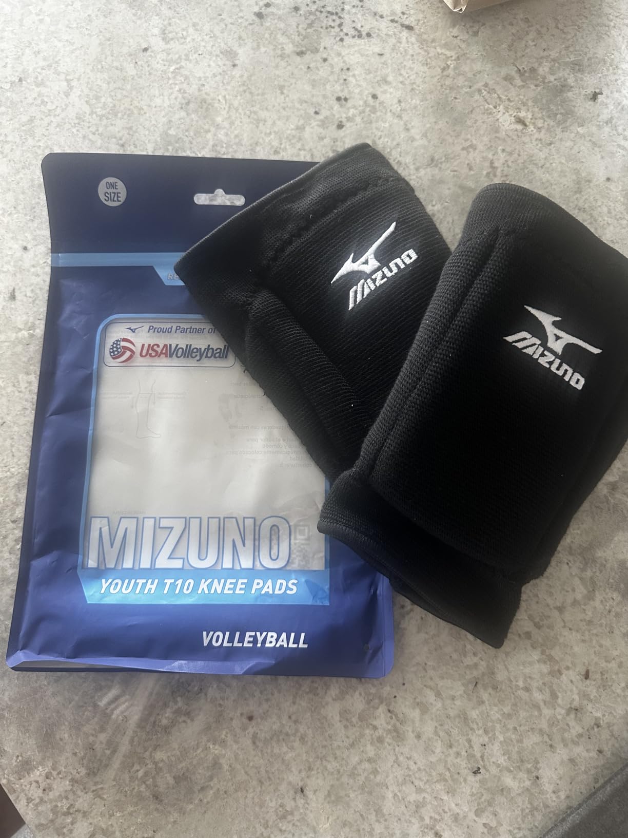 Mizuno Youth T10 Plus Volleyball Kneepad, One Size, White customer photo 1