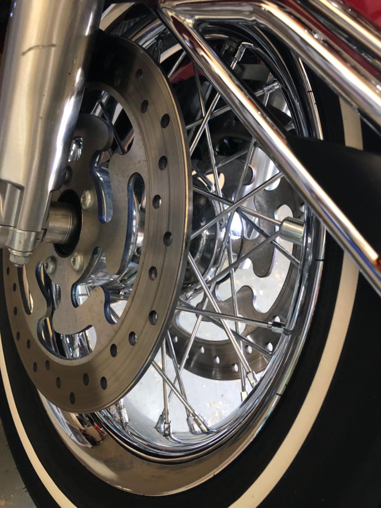 Mothers California Gold All-Chrome, 12 oz. - Cleans & Polishes Chrome, PVD & Chromed Plastics, Removes Fingerprints, Bugs, Water Spots & Smudges, Leaves a Brilliant Shine & Protective Barrier (05222) customer photo 1