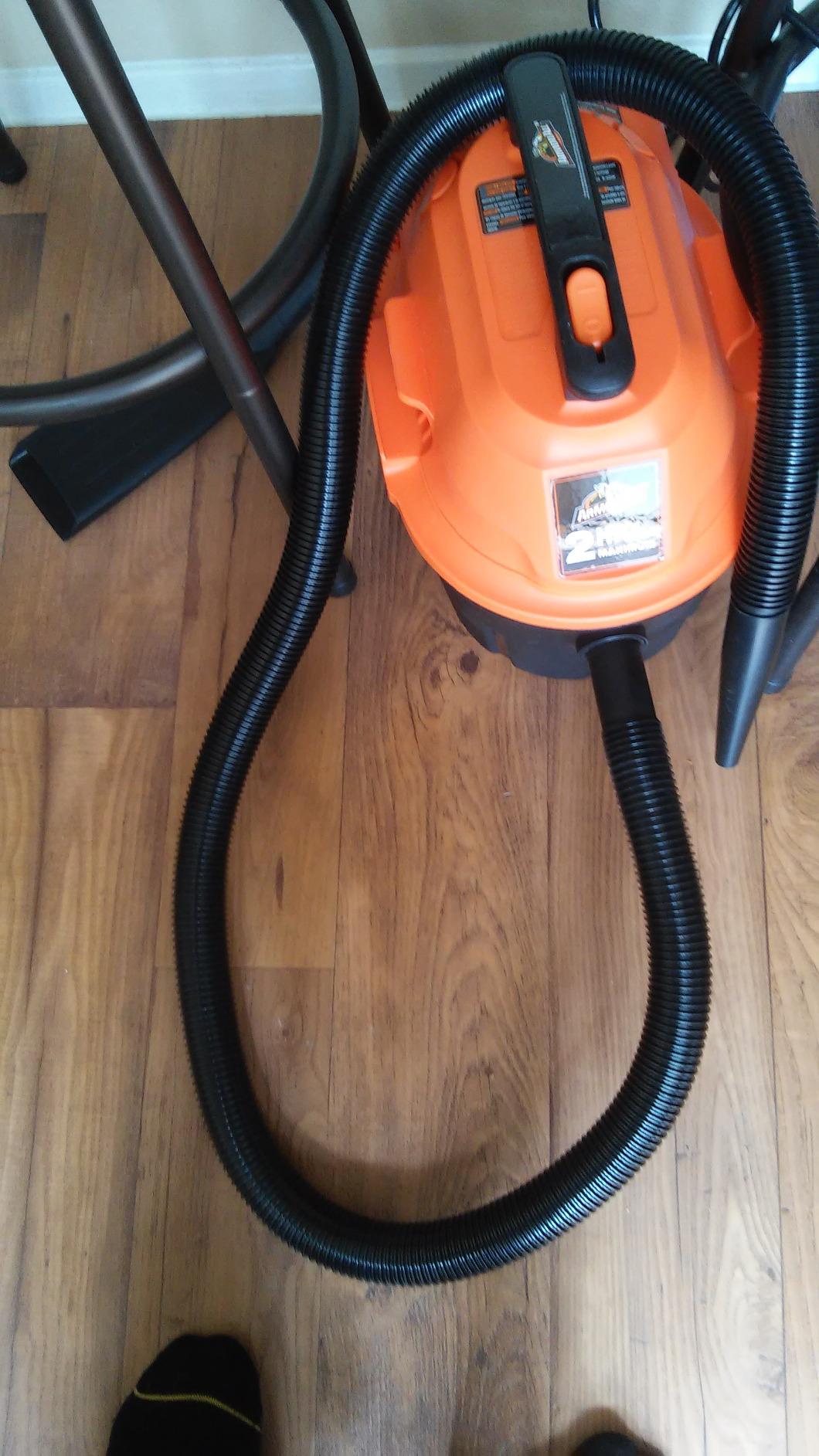 Armor All AA255W Wet/Dry Utility Vac 2.5 Gallon, 2.5-Gallon,120 Volts (AC), Orange/Black customer photo 2