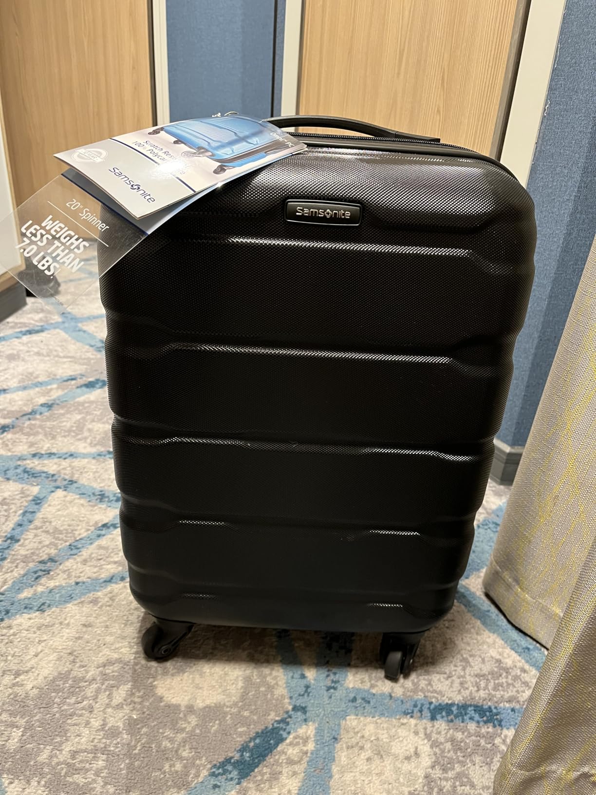 Samsonite Omni PC Hardside Expandable Luggage with Spinner Wheels, Black, Checked-Large 28-Inch customer photo 2