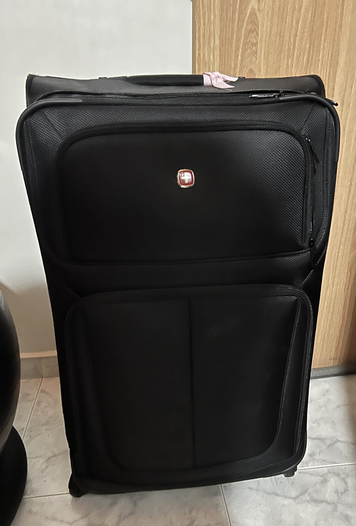 Sion Softside Expandable Spinner Luggage Durable Lightweight Travel Suitcase, Black, Carry-On 21-Inch customer photo 2